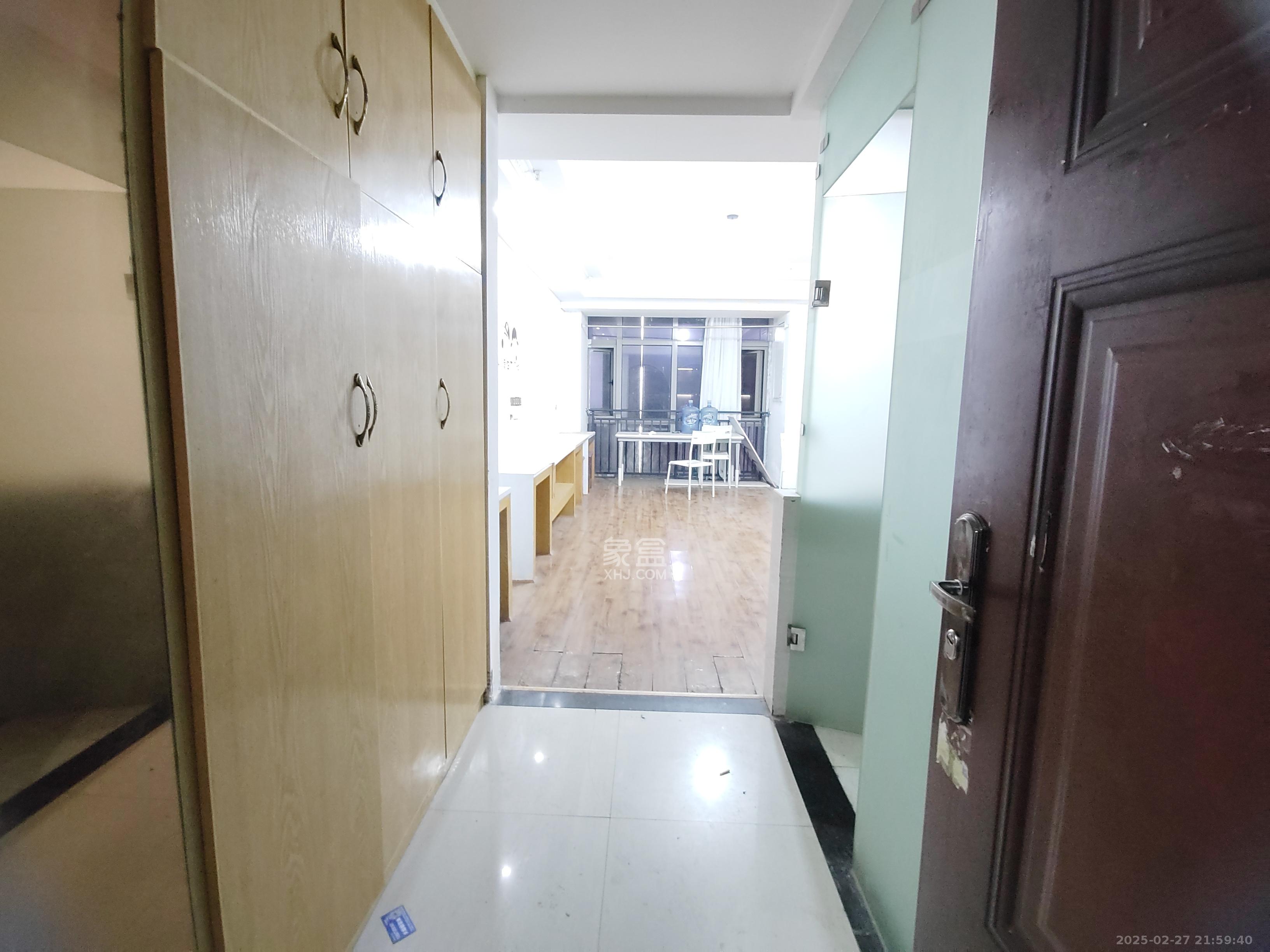 奥克斯广场  1室1厅1卫    1500.0元/月 奥克斯广场  1室1厅1卫    1500.0元/月室内图