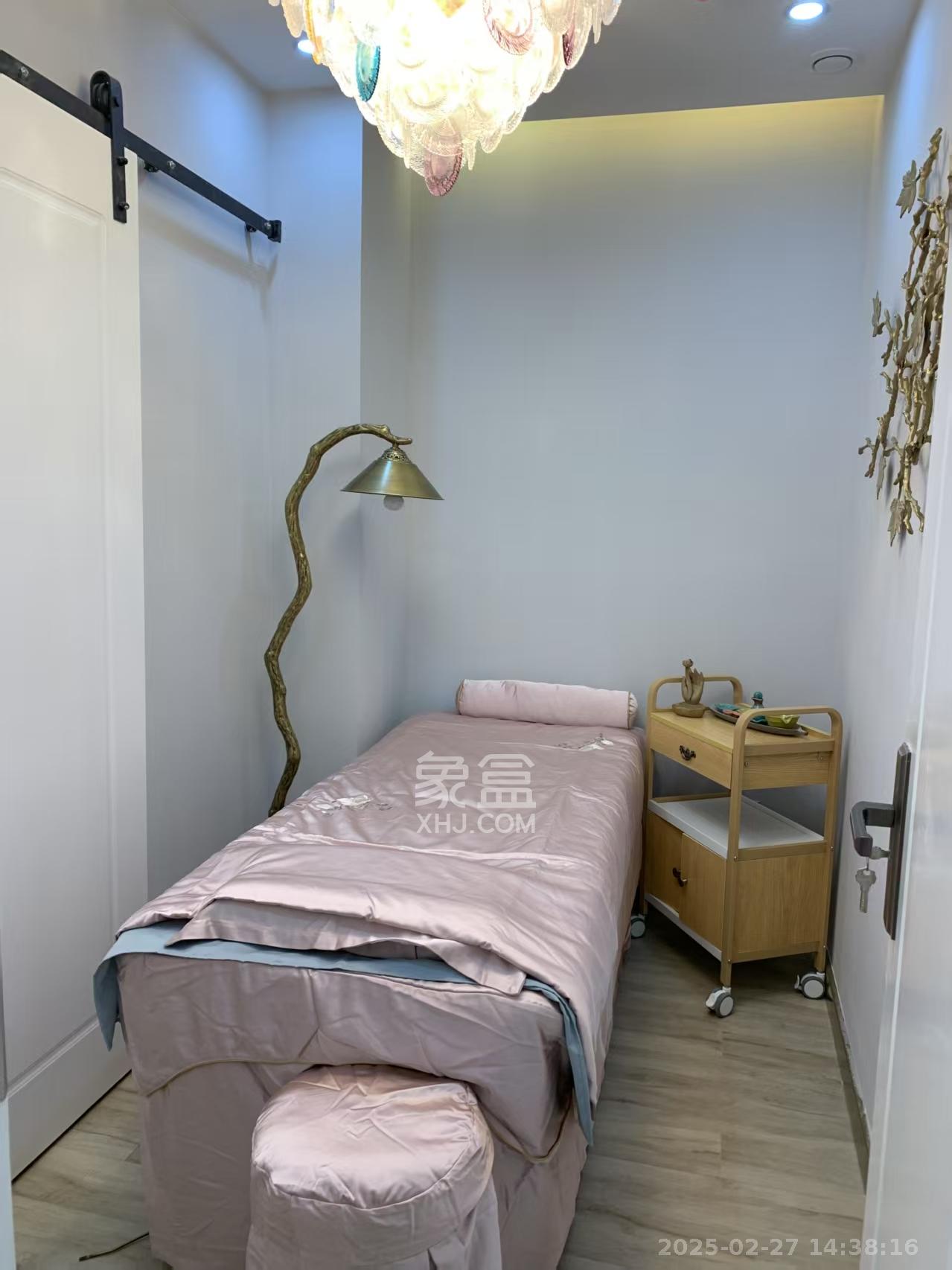 宇成朝阳广场  5室1厅1卫    18000.0元/月 宇成朝阳广场  5室1厅1卫    18000.0元/月室内图