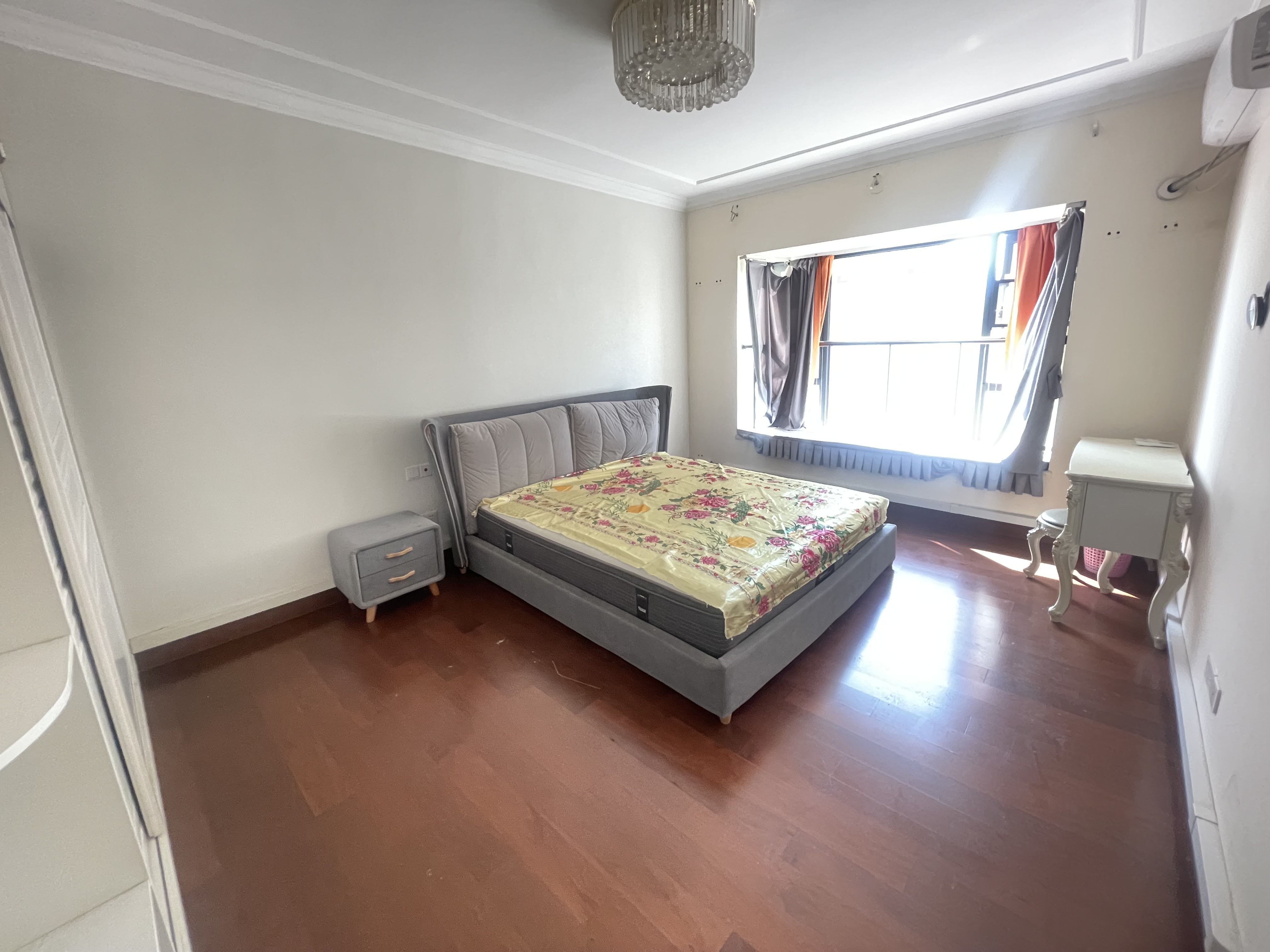 恒大华府 4室2厅2卫 2600.0元/月 恒大华府 4室2厅2卫 2600.0元/月室内图