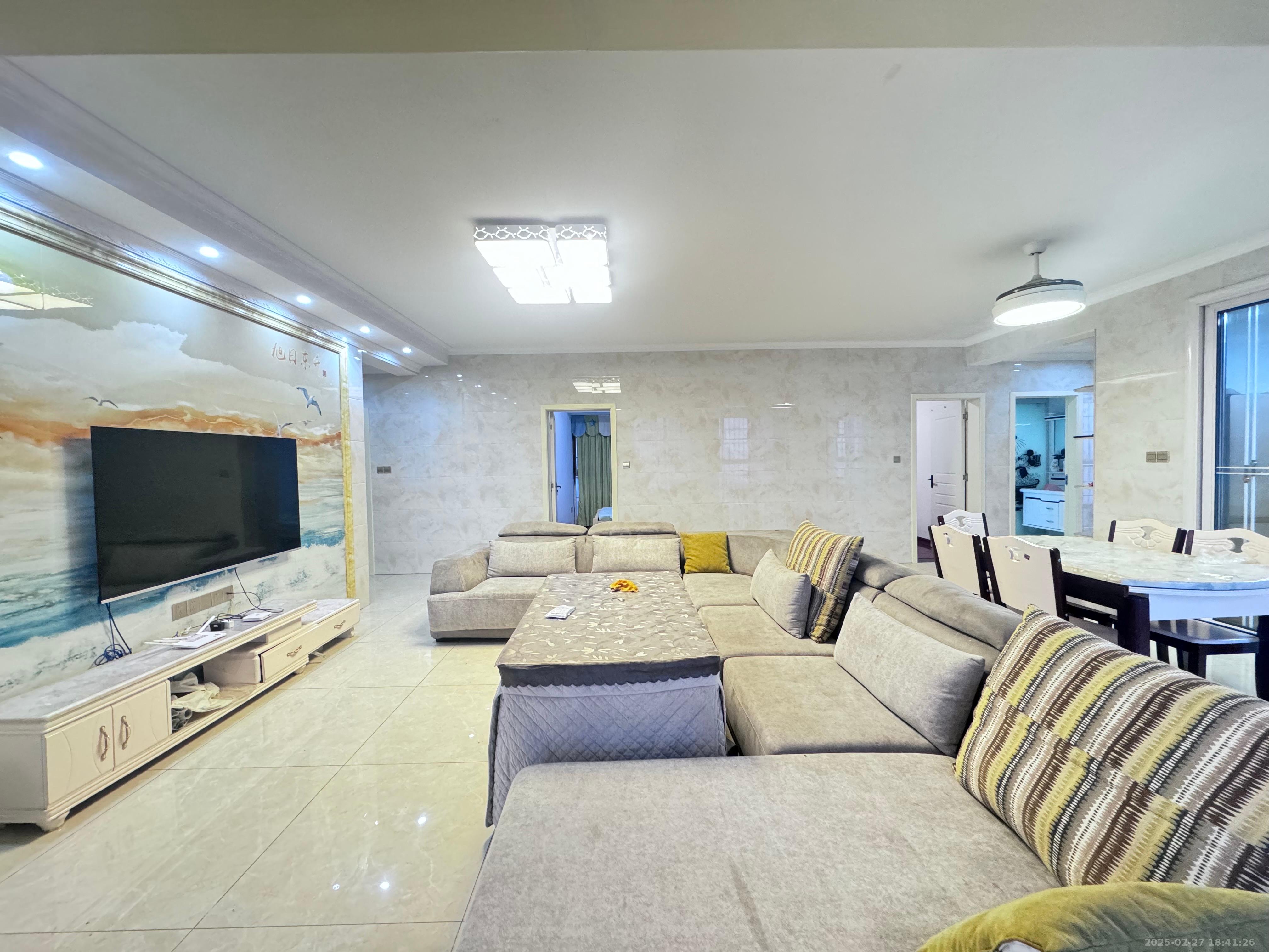 福鑫南郡 4室2厅2卫 2600.0元/月 福鑫南郡 4室2厅2卫 2600.0元/月室内图