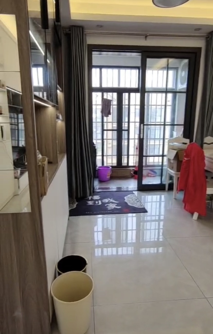 伟业智青春 3室2厅2卫 190.0万 伟业智青春 3室2厅2卫 190.0万客厅