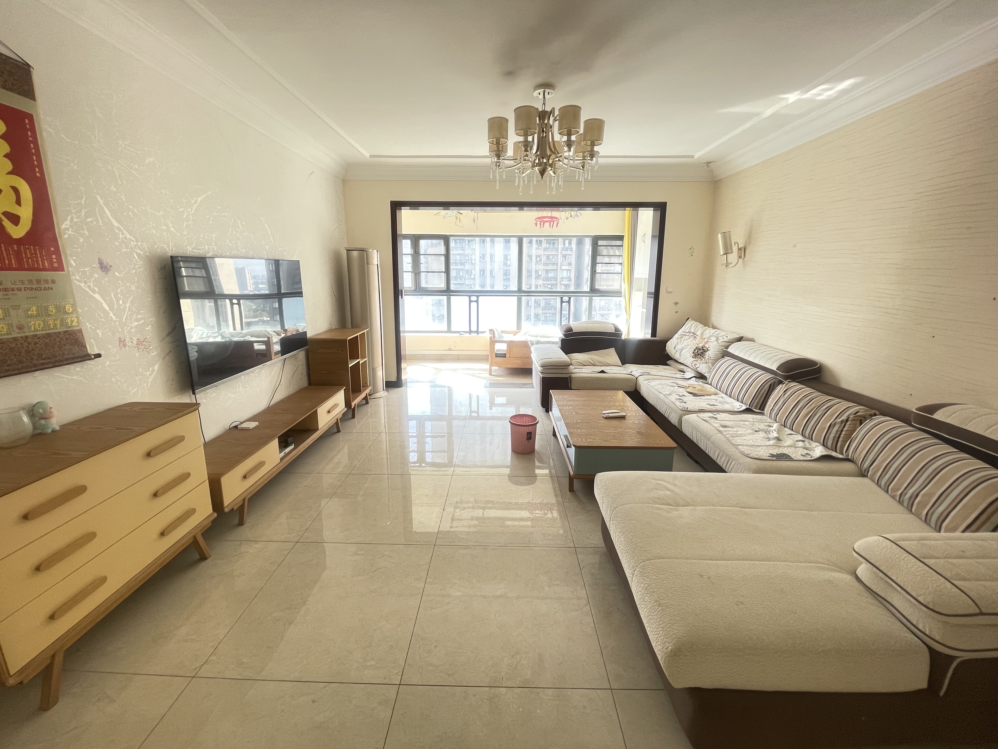 恒大华府 4室2厅2卫 2600.0元/月 恒大华府 4室2厅2卫 2600.0元/月室内图