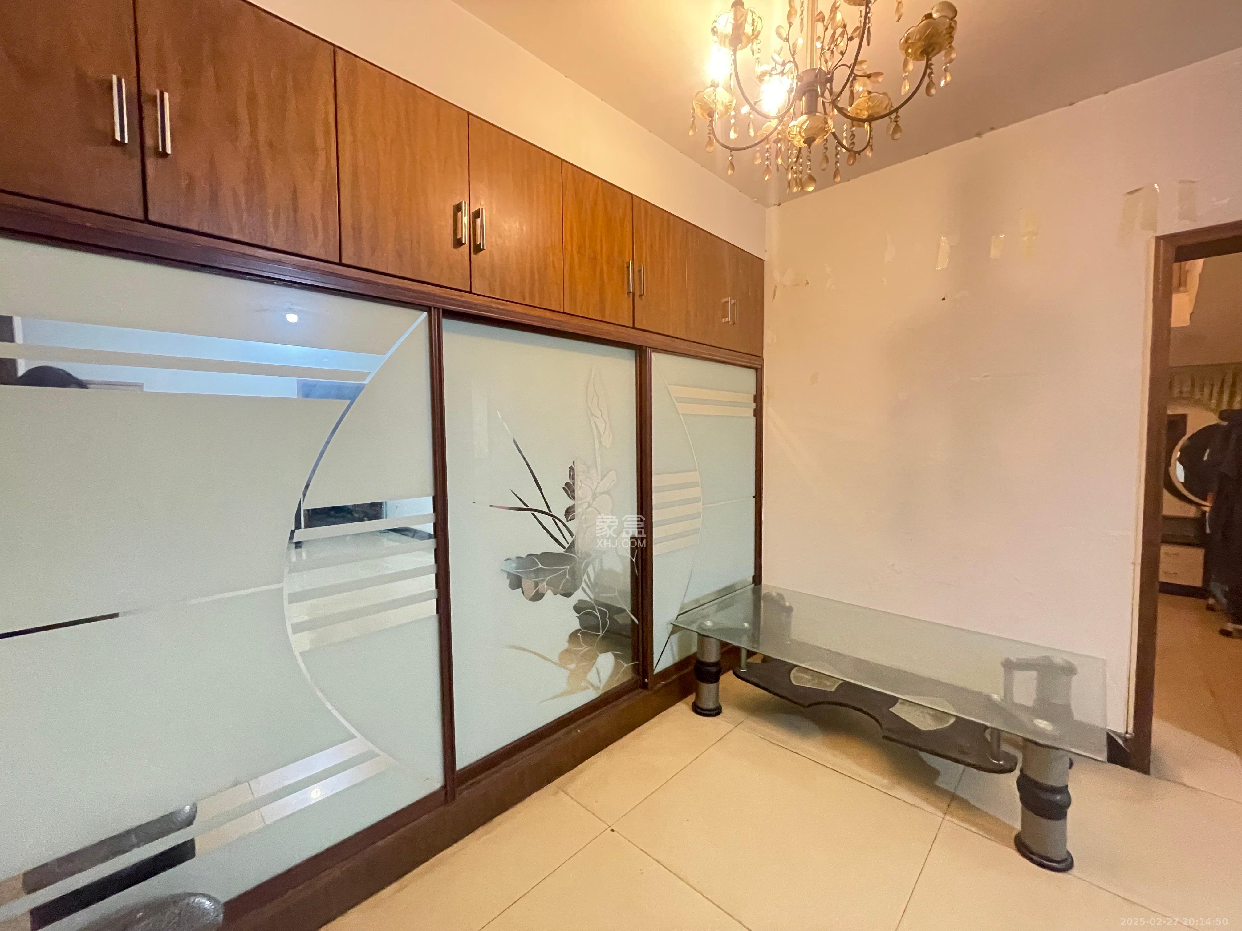 高桥火焰市场 2室1厅1卫 1300.0元/月 高桥火焰市场 2室1厅1卫 1300.0元/月室内图