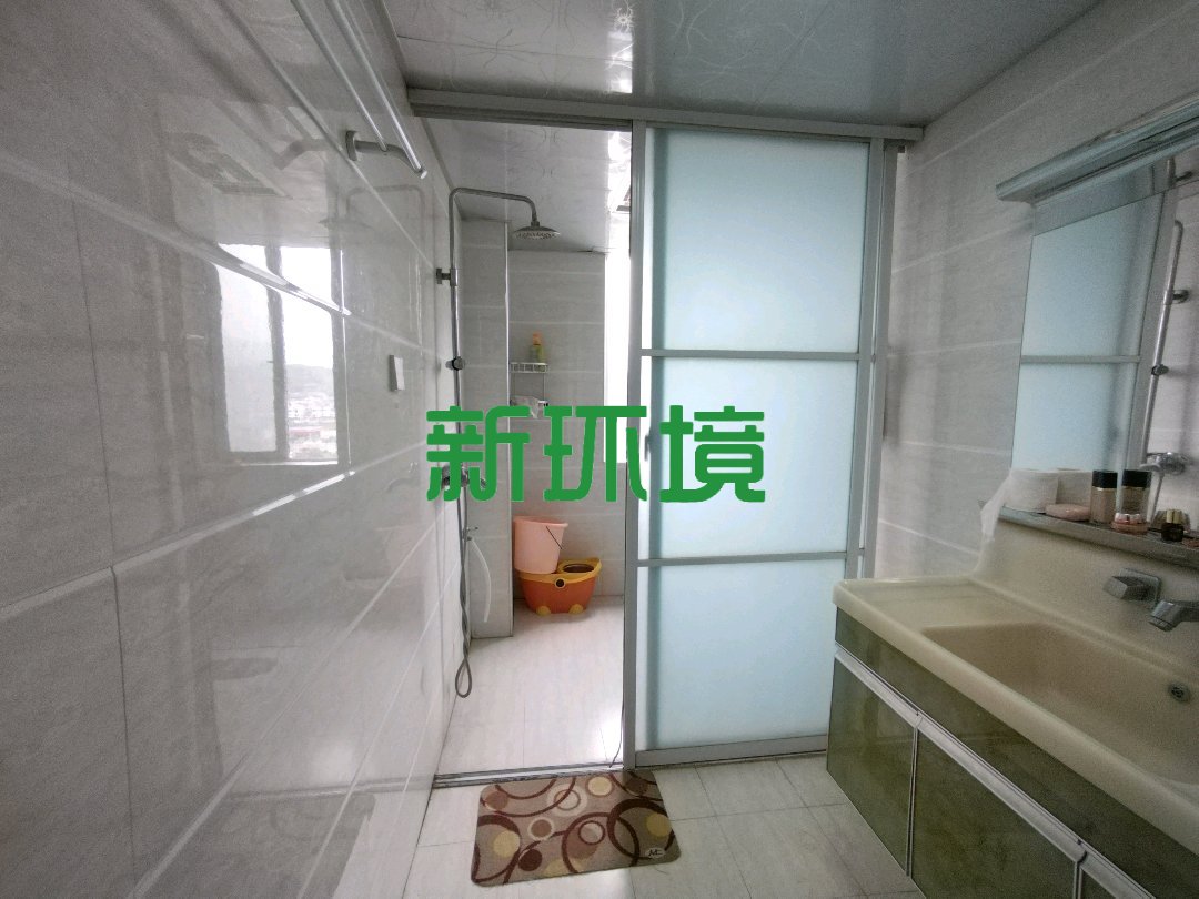 澧岸家园  4室2厅2卫   68.00万客厅