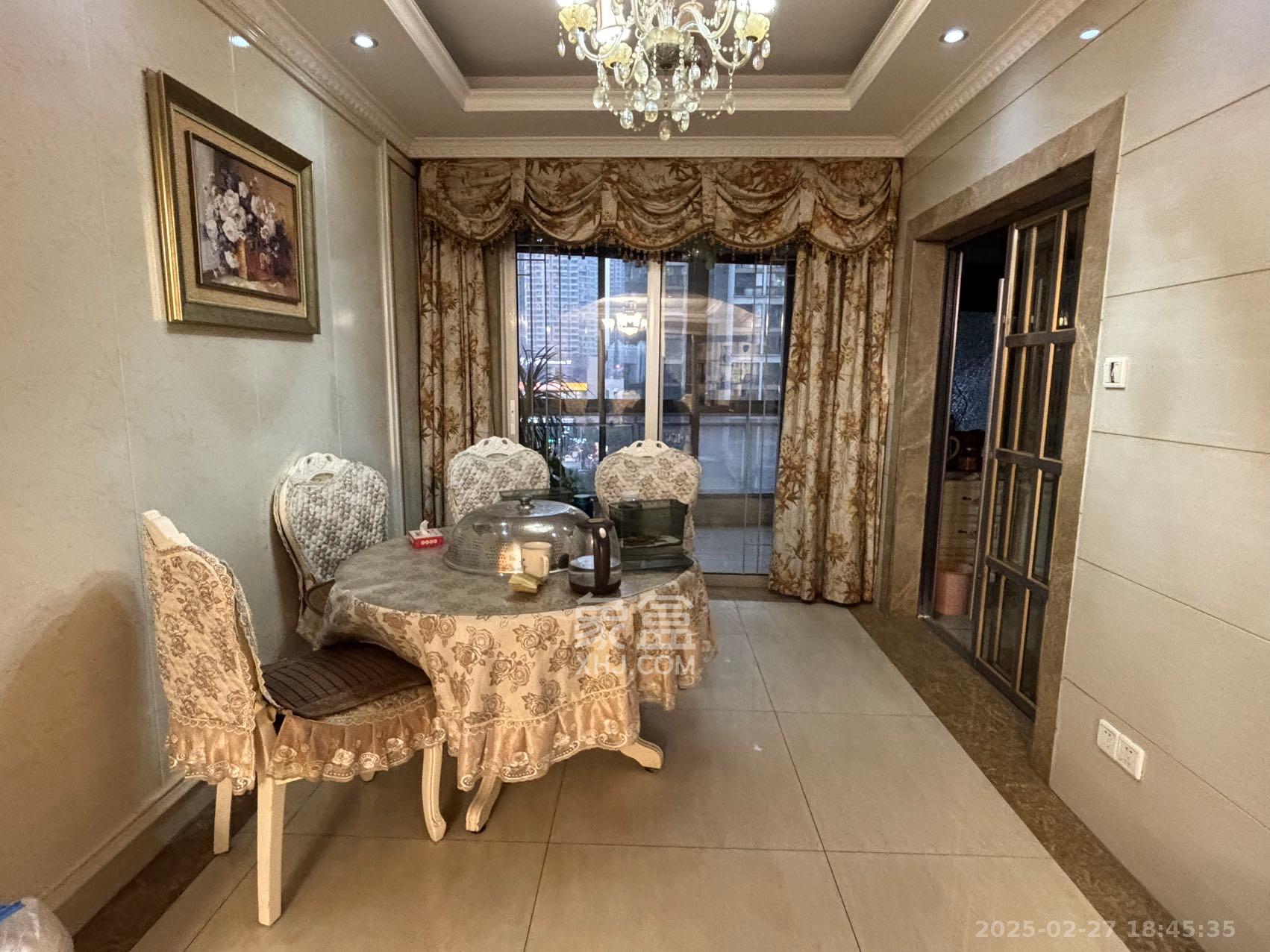 藏珑湖上国际花园 4室2厅2卫 5500.0元/月 藏珑湖上国际花园 4室2厅2卫 5500.0元/月室内图