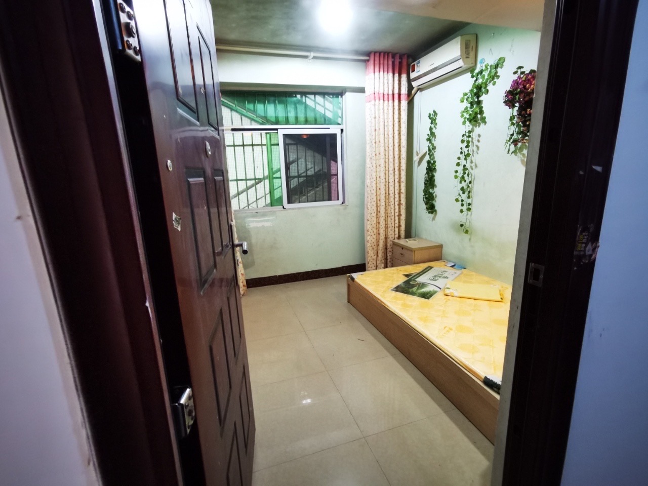 钟山大厦(义龙西路中山大厦) 1室1厅1卫 33.8万 钟山大厦(义龙西路中山大厦) 1室1厅1卫 33.8万客厅