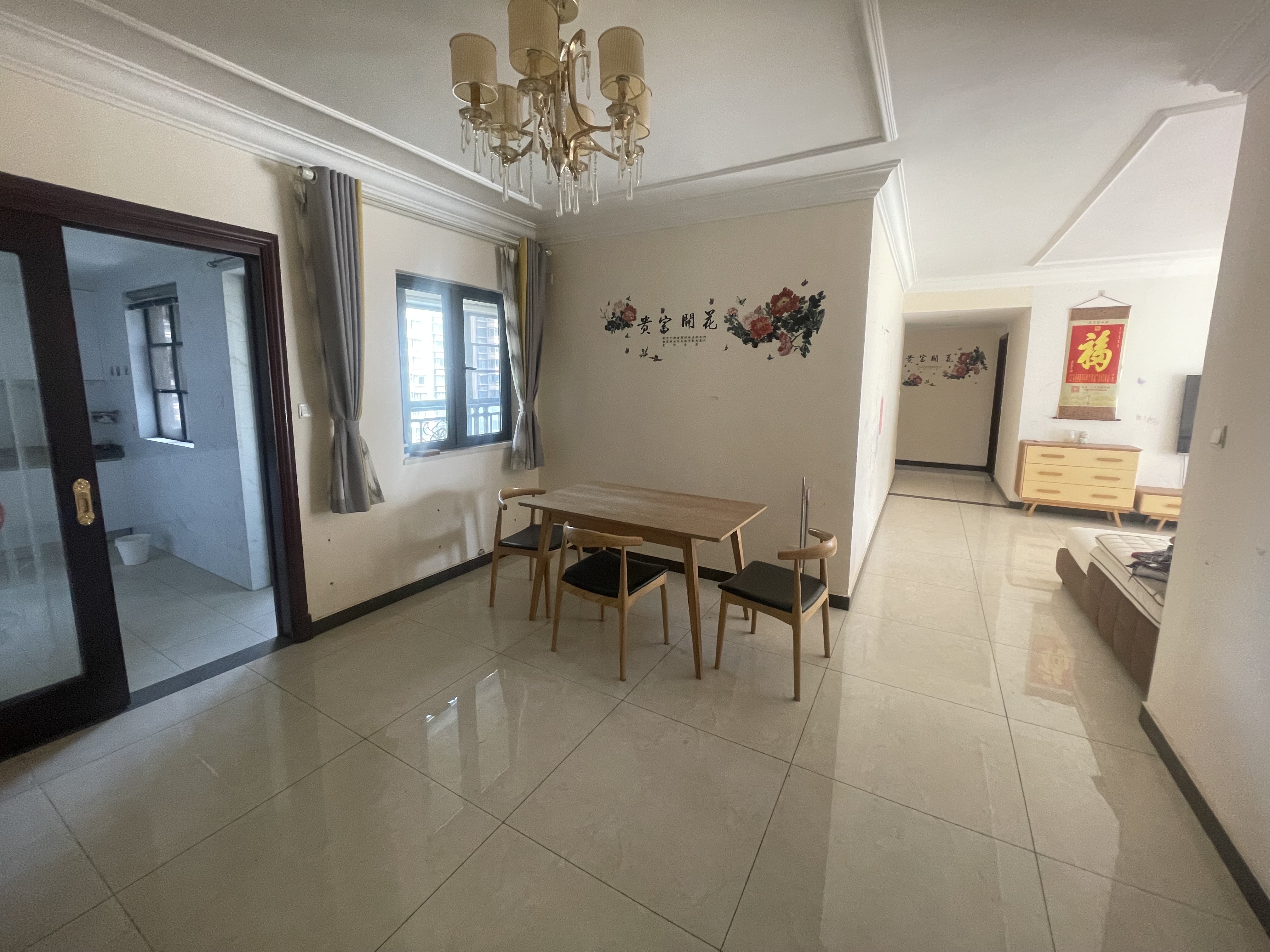 恒大华府 4室2厅2卫 2600.0元/月 恒大华府 4室2厅2卫 2600.0元/月室内图