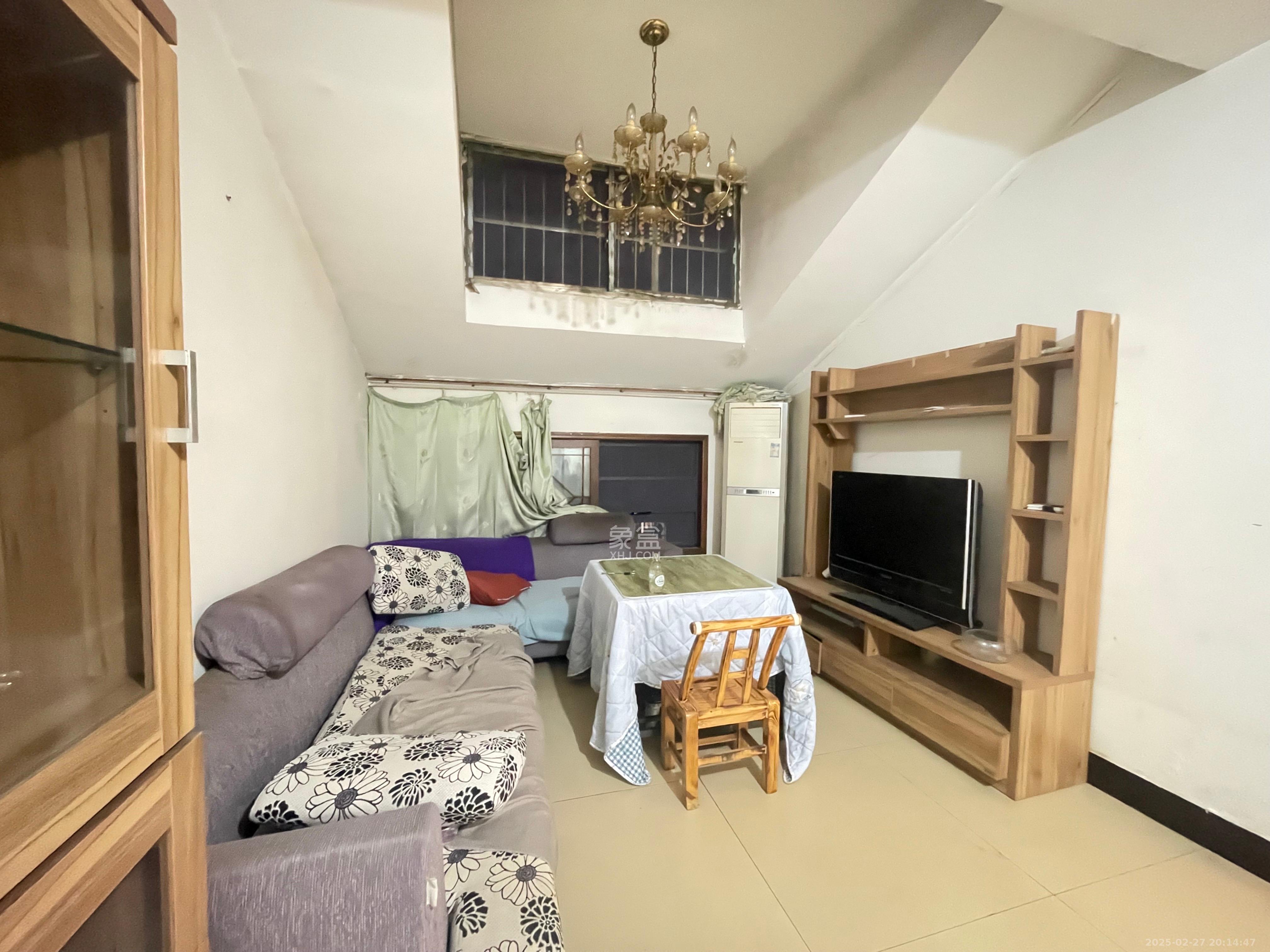 高桥火焰市场 2室1厅1卫 1300.0元/月 高桥火焰市场 2室1厅1卫 1300.0元/月室内图