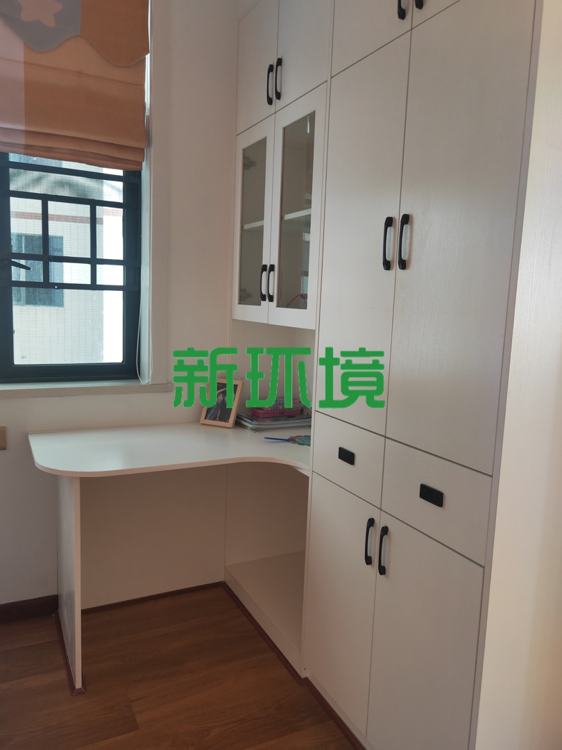 东方明珠  3室2厅1卫   63.80万客厅