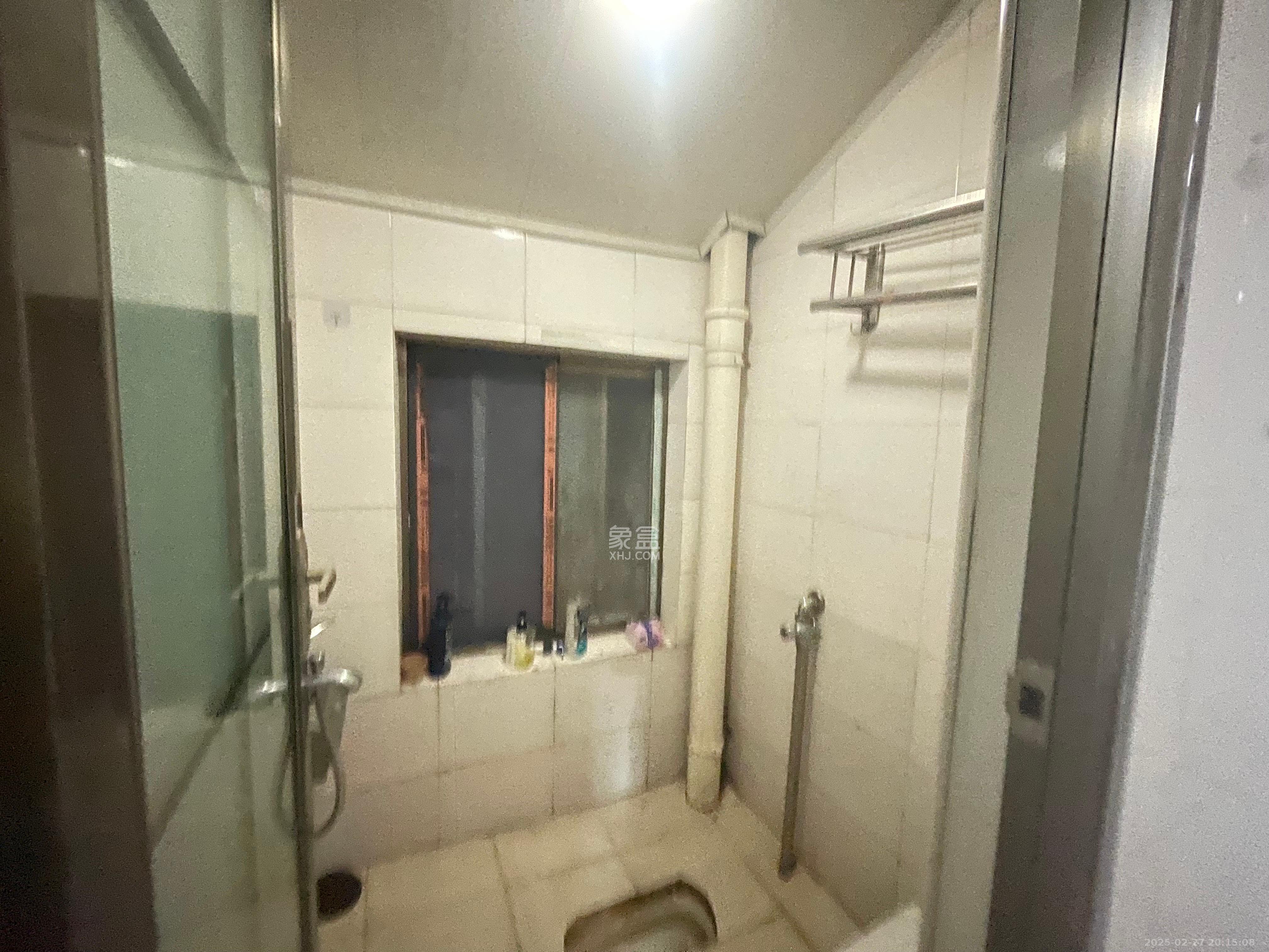 高桥火焰市场 2室1厅1卫 1300.0元/月 高桥火焰市场 2室1厅1卫 1300.0元/月室内图