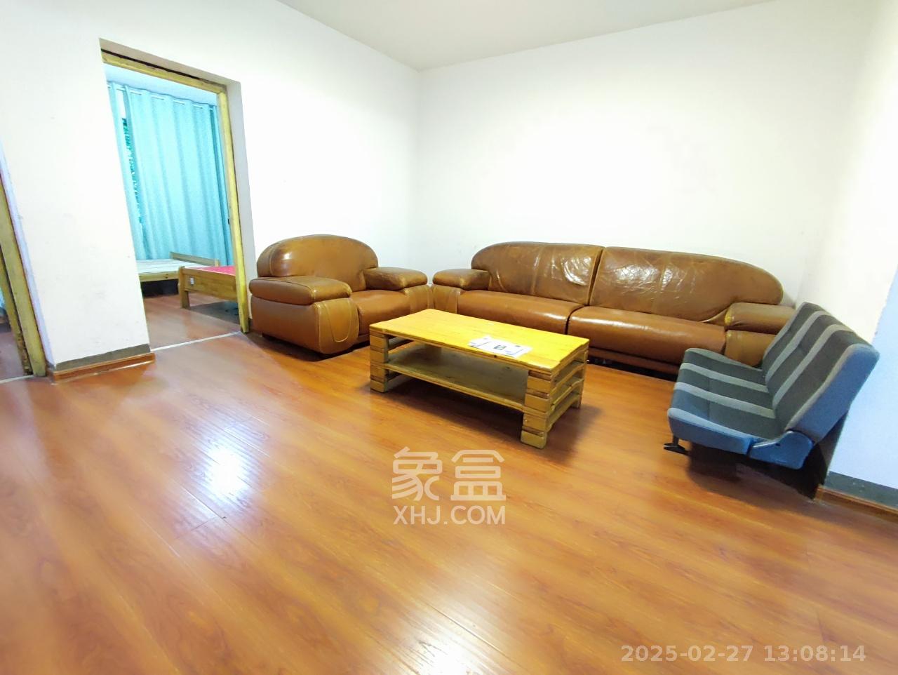 中南汽车世界  2室2厅1卫   1100.00元/月室内图
