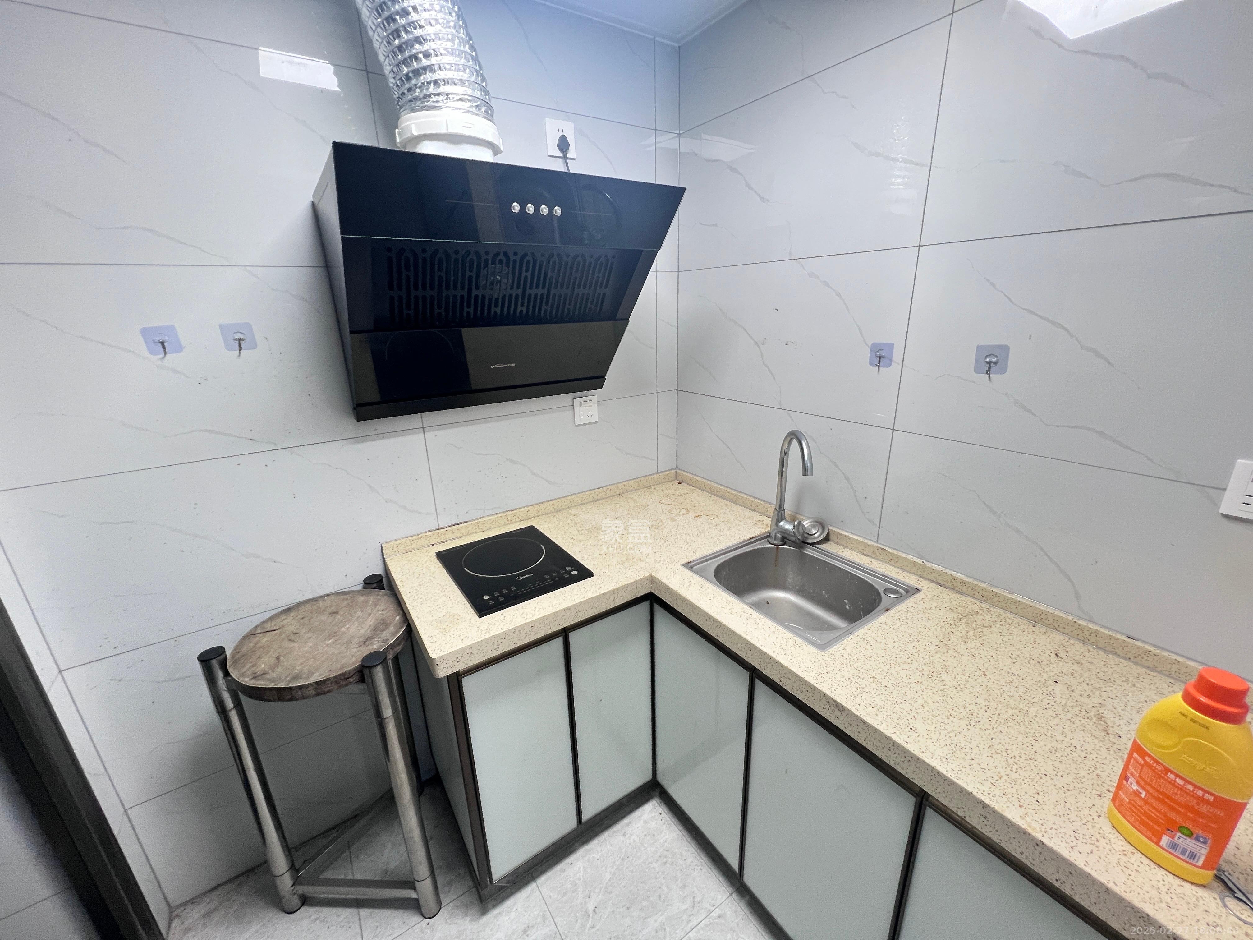 湖南省农业物资总公司宿舍 4室2厅2卫 1600.0元/月 湖南省农业物资总公司宿舍 4室2厅2卫 1600.0元/月室内图