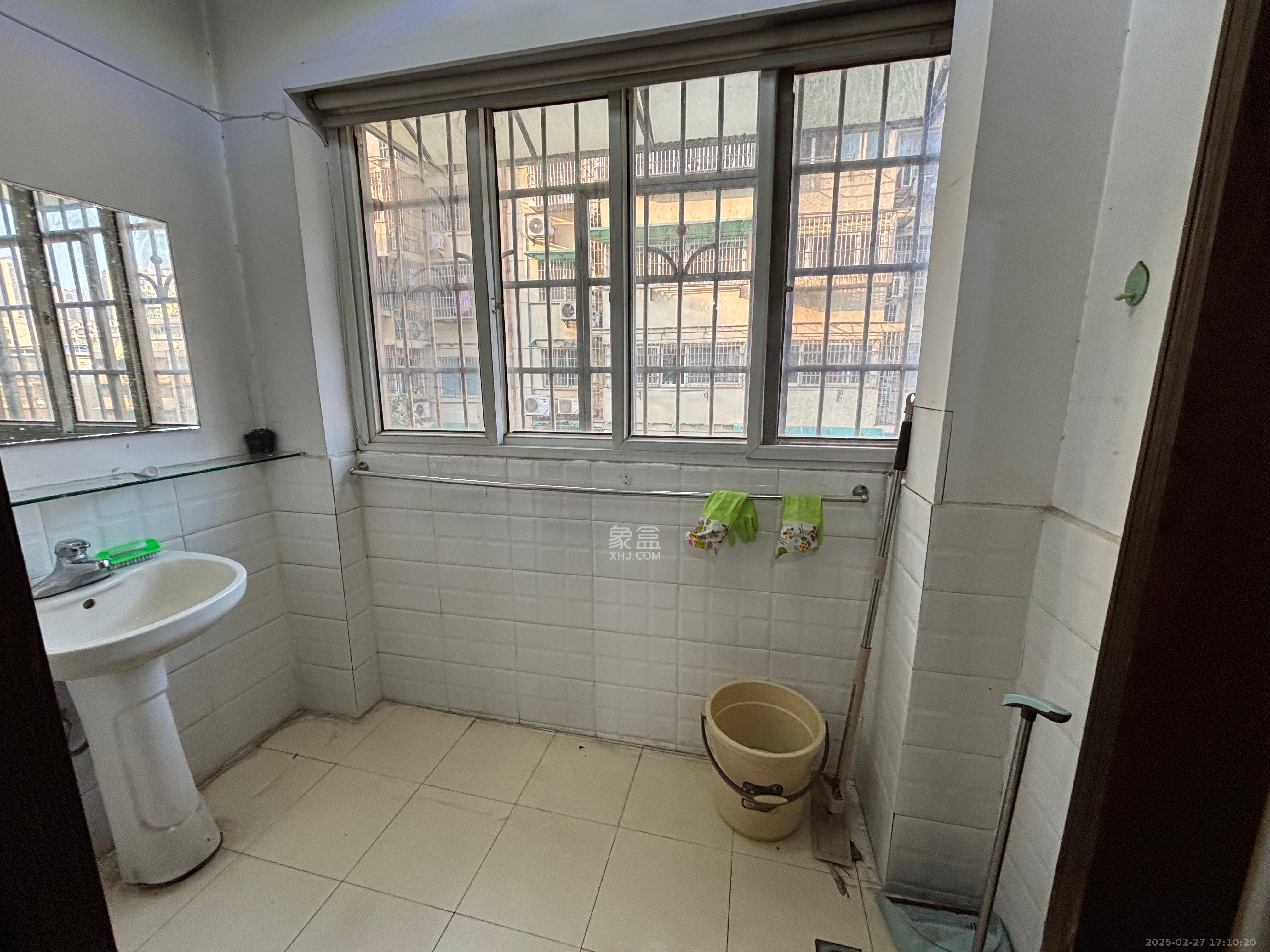 富绿新村 3室2厅2卫 1600.0元/月 富绿新村 3室2厅2卫 1600.0元/月室内图