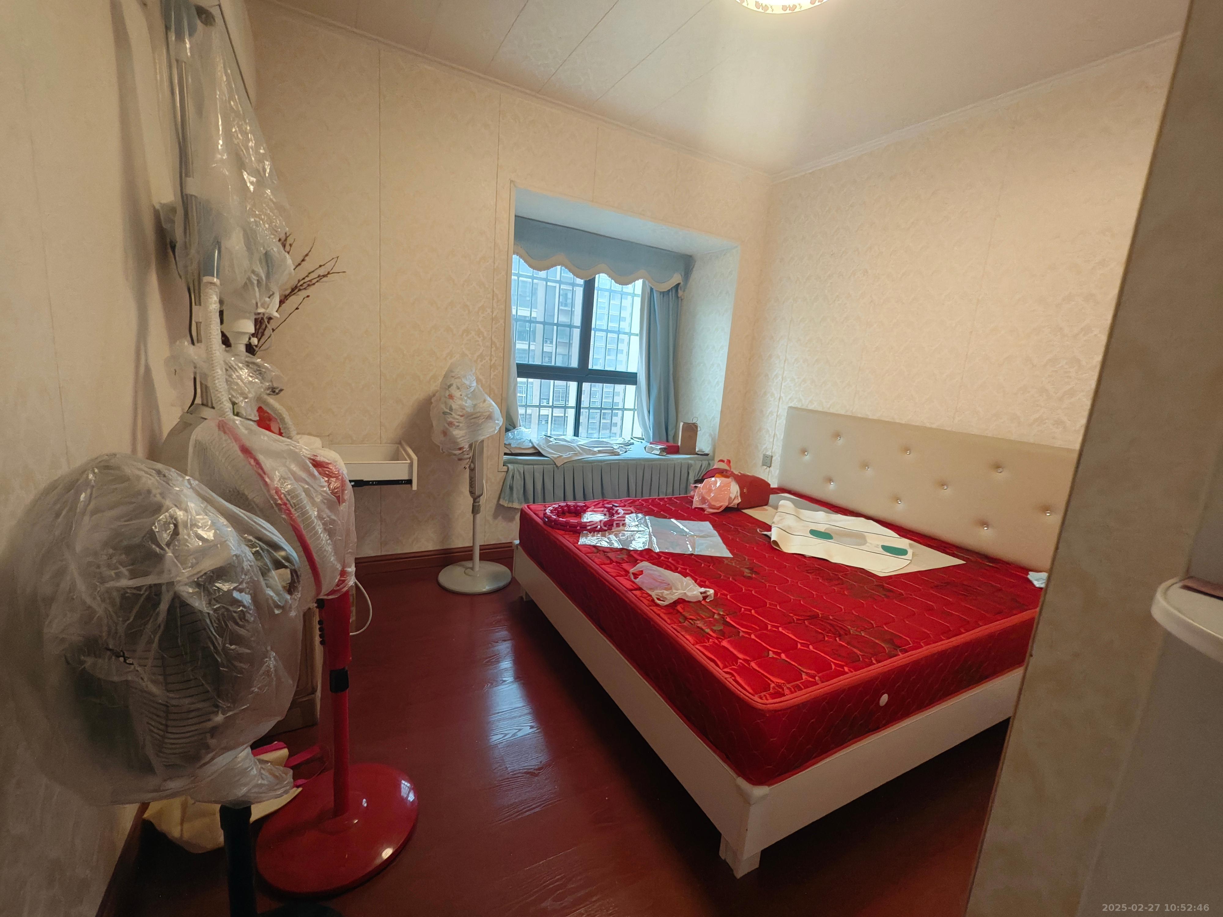鑫天格林香山  3室2厅2卫   2000.00元/月室内图
