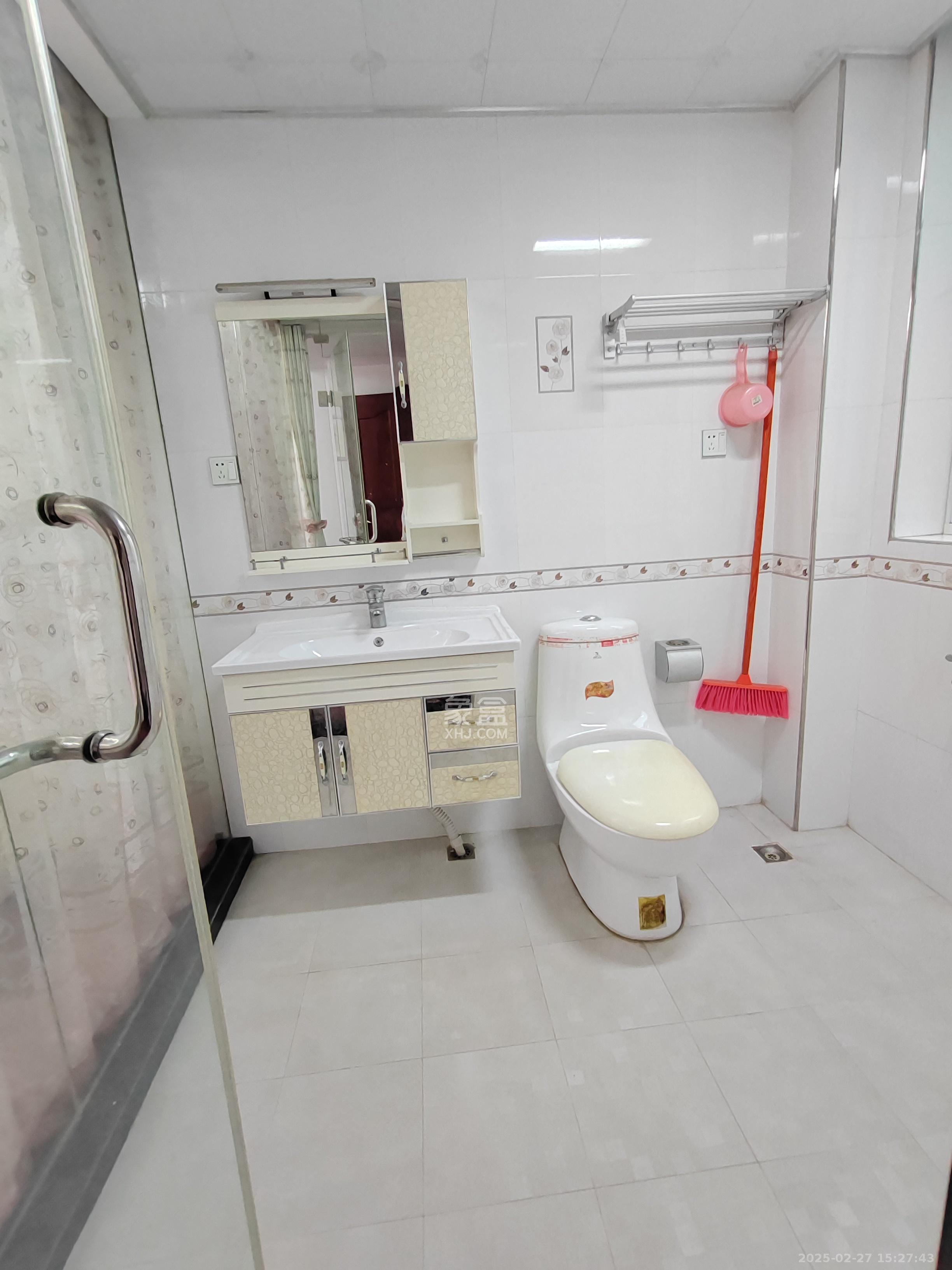红树湾  3室2厅2卫   2300.00元/月