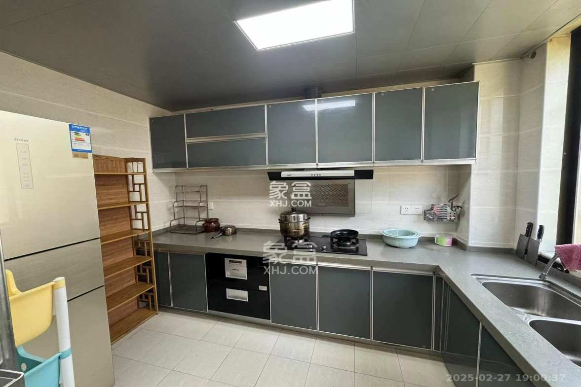 湘核佳苑 3室2厅2卫 2500.0元/月 湘核佳苑 3室2厅2卫 2500.0元/月室内图