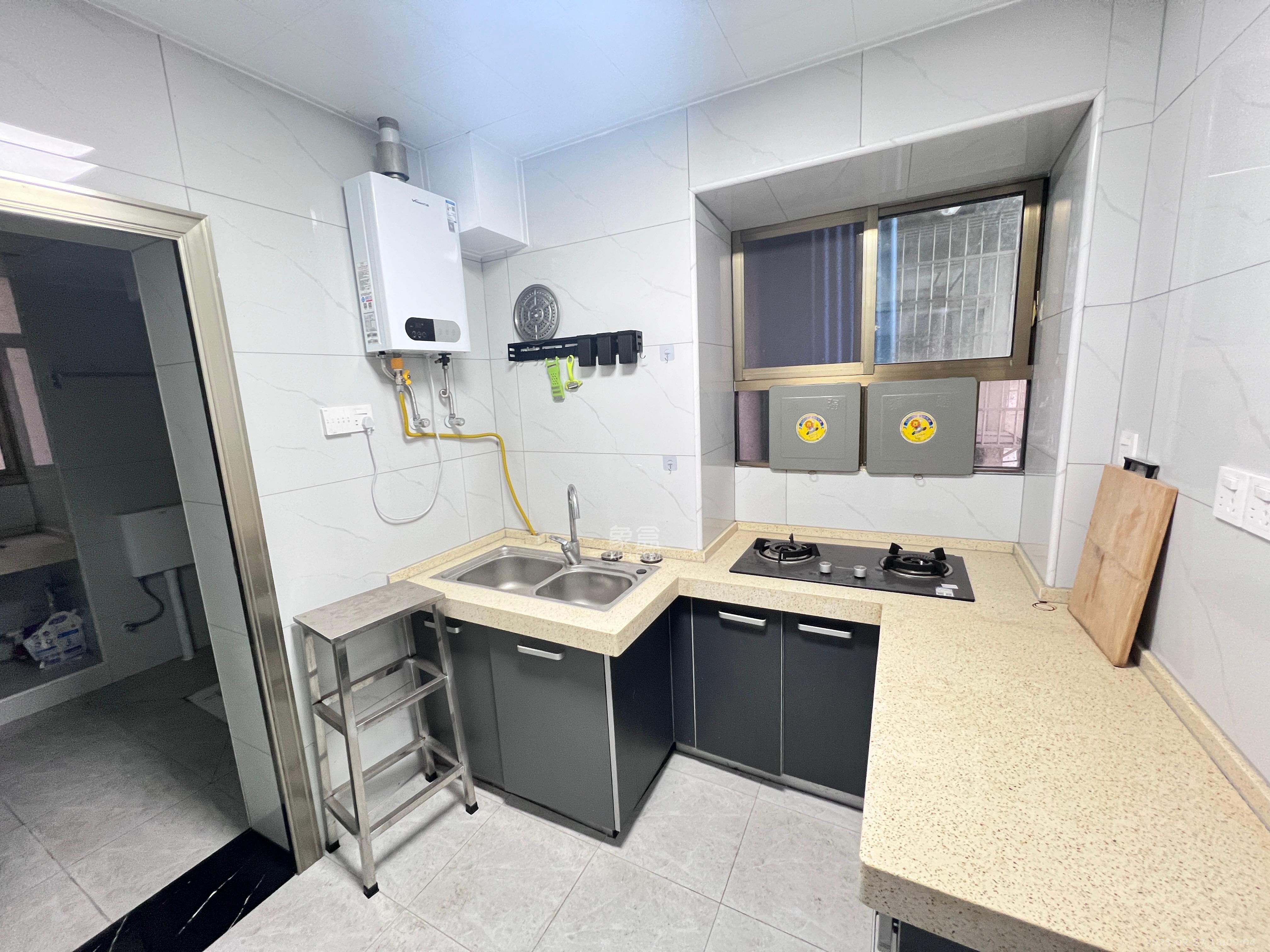 湖南省农业物资总公司宿舍 4室2厅2卫 1600.0元/月 湖南省农业物资总公司宿舍 4室2厅2卫 1600.0元/月室内图