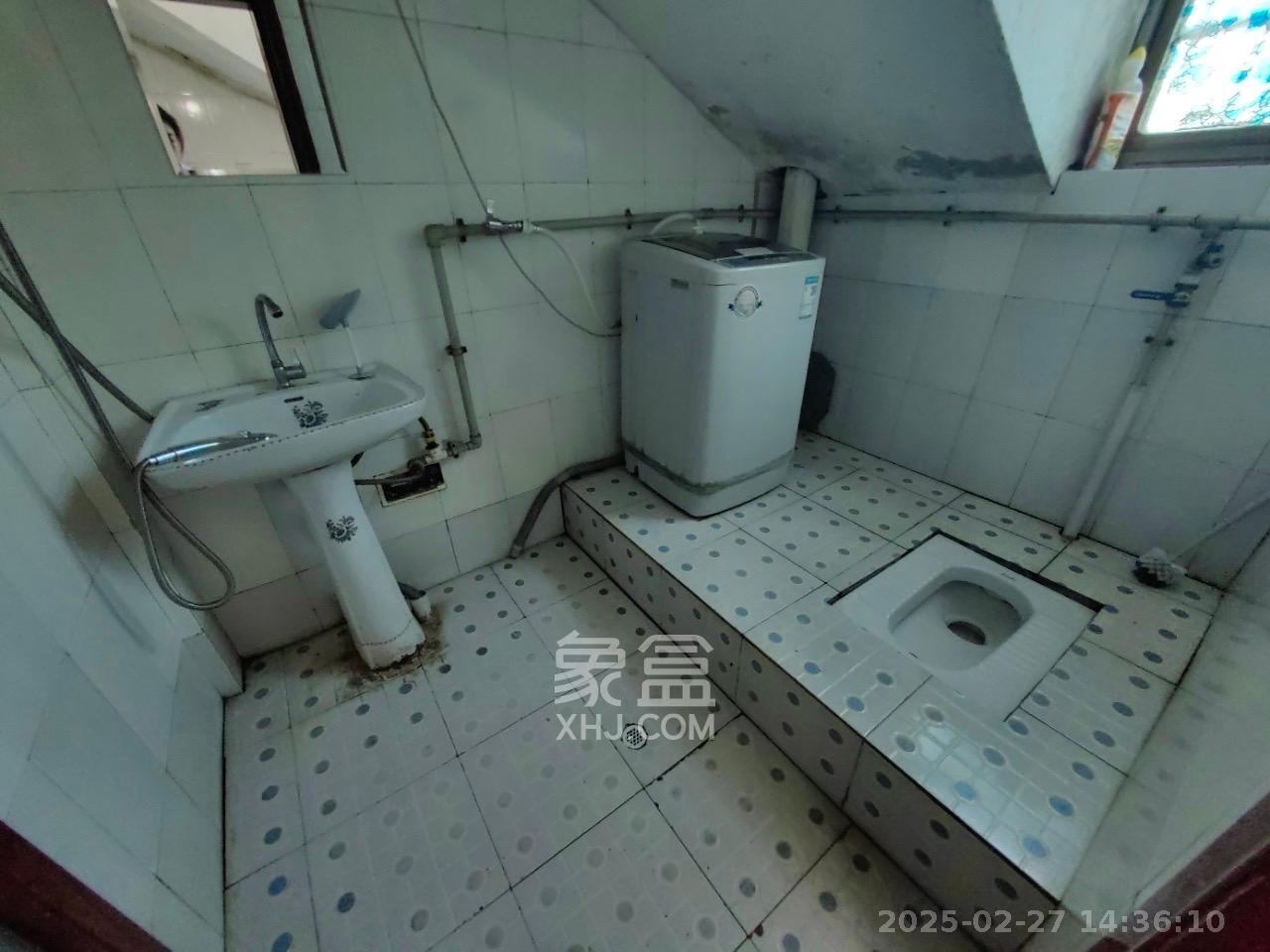 高岭小区 1室1厅1卫 800.0元/月 高岭小区 1室1厅1卫 800.0元/月室内图