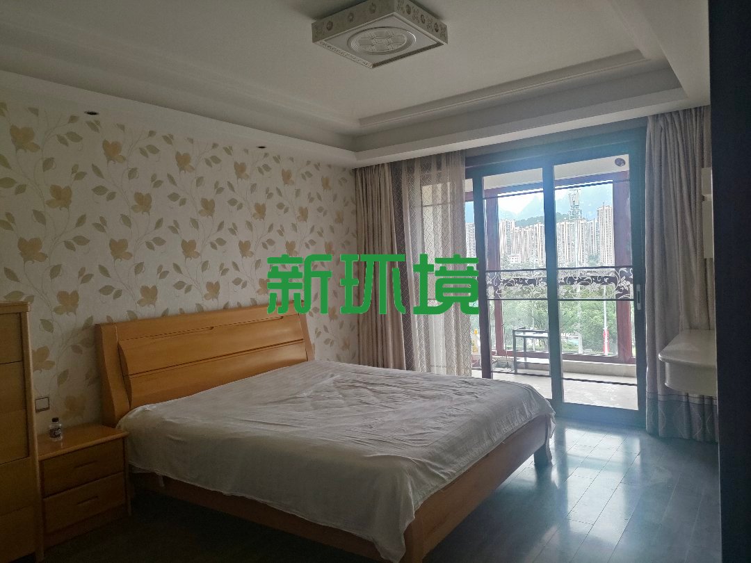 公园世家  4室2厅2卫   2180.00元/月室内图