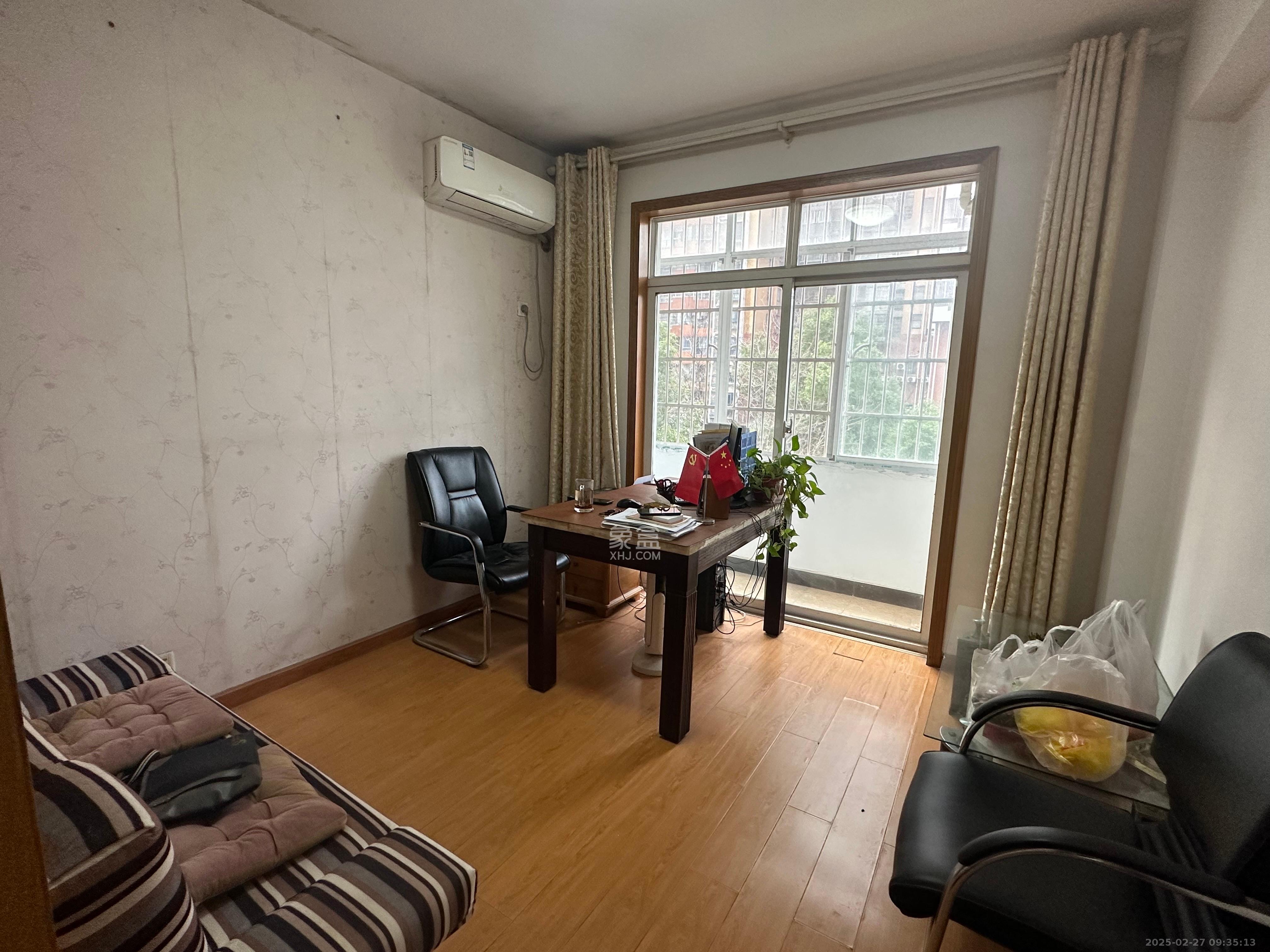 山水华景 3室2厅1卫 2300.0元/月 山水华景 3室2厅1卫 2300.0元/月室内图