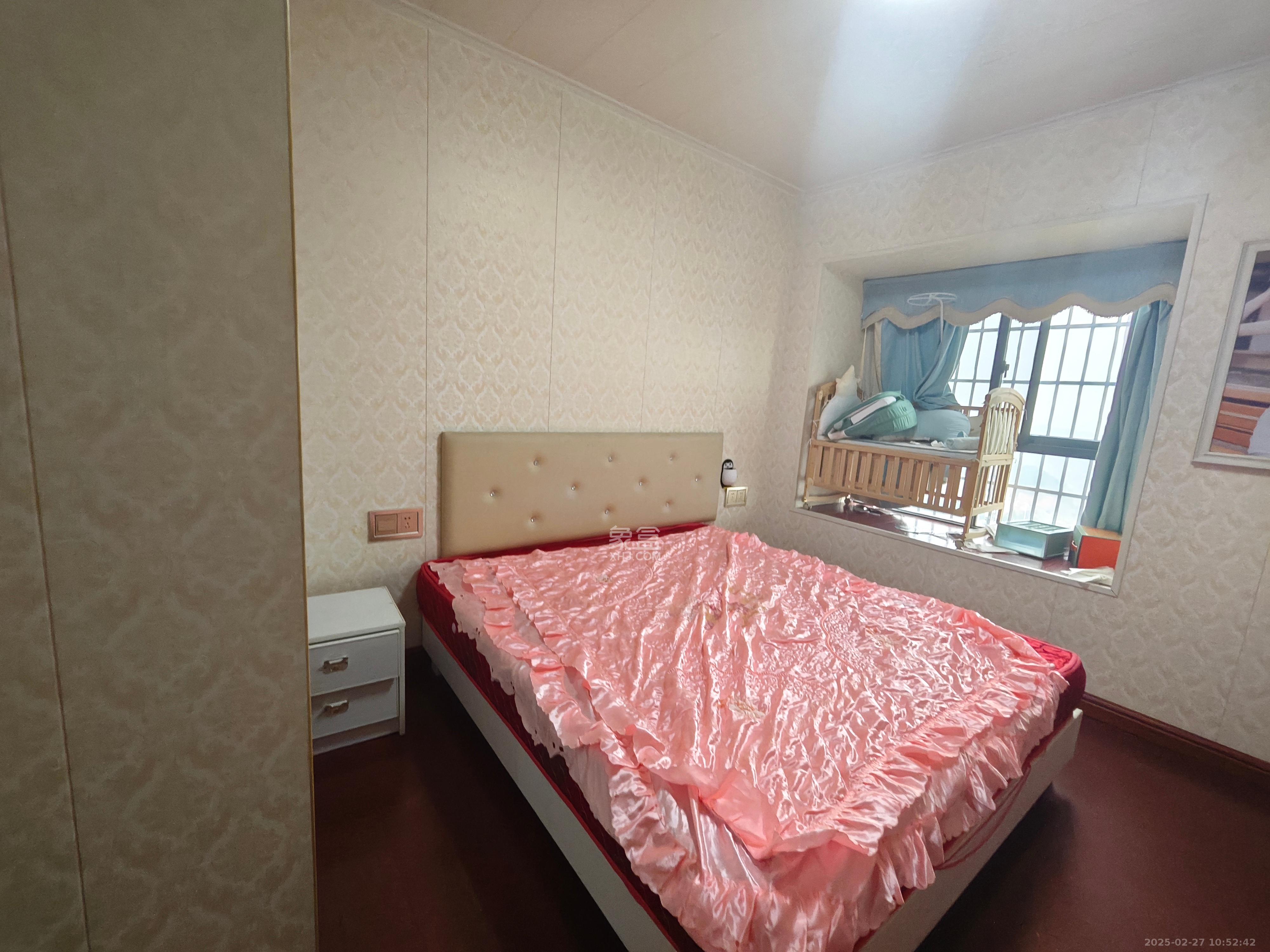 鑫天格林香山  3室2厅2卫   2000.00元/月室内图