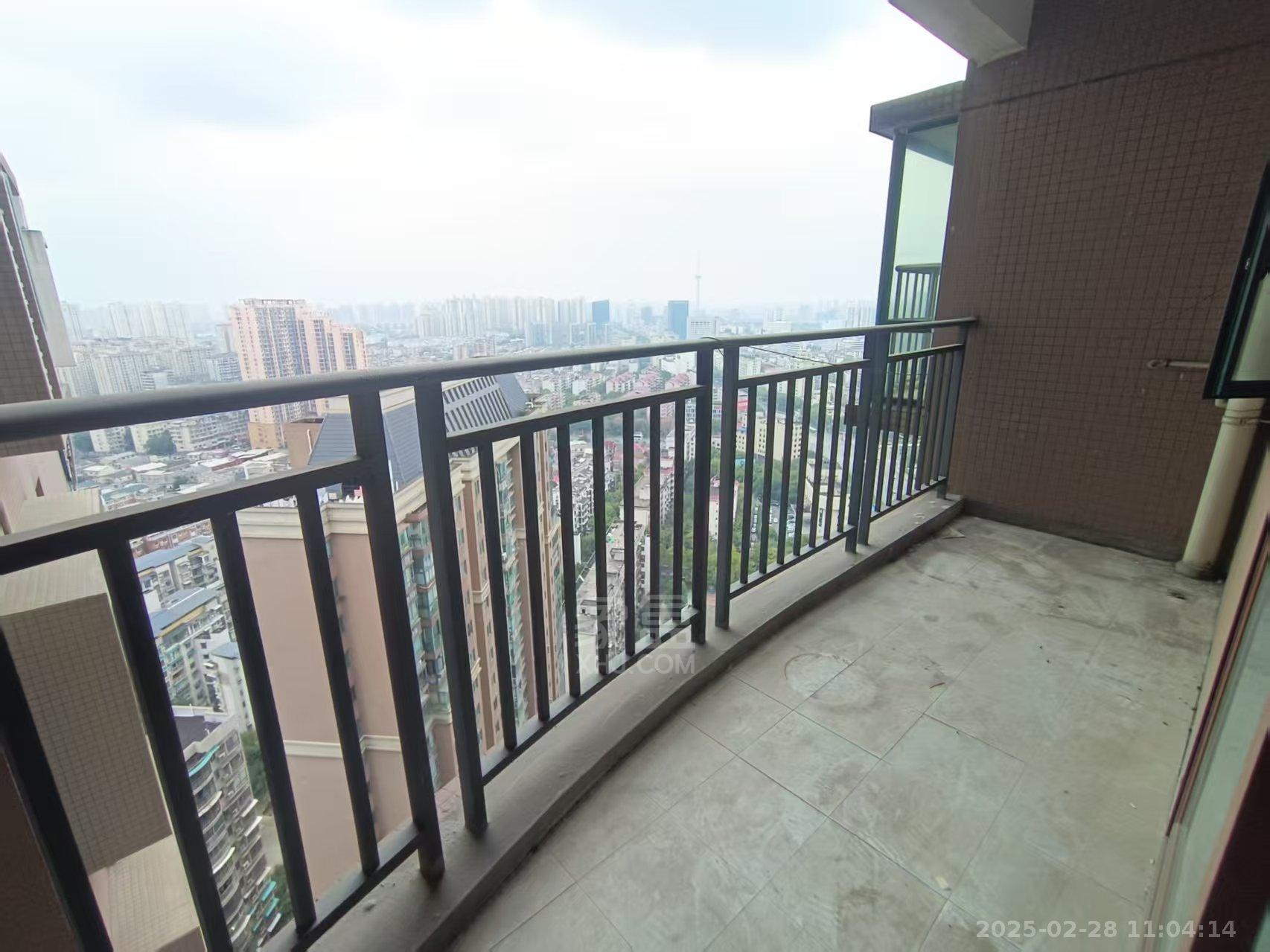 蓝盾景园二期 4室2厅1卫 2600.0元/月 蓝盾景园二期 4室2厅1卫 2600.0元/月室内图