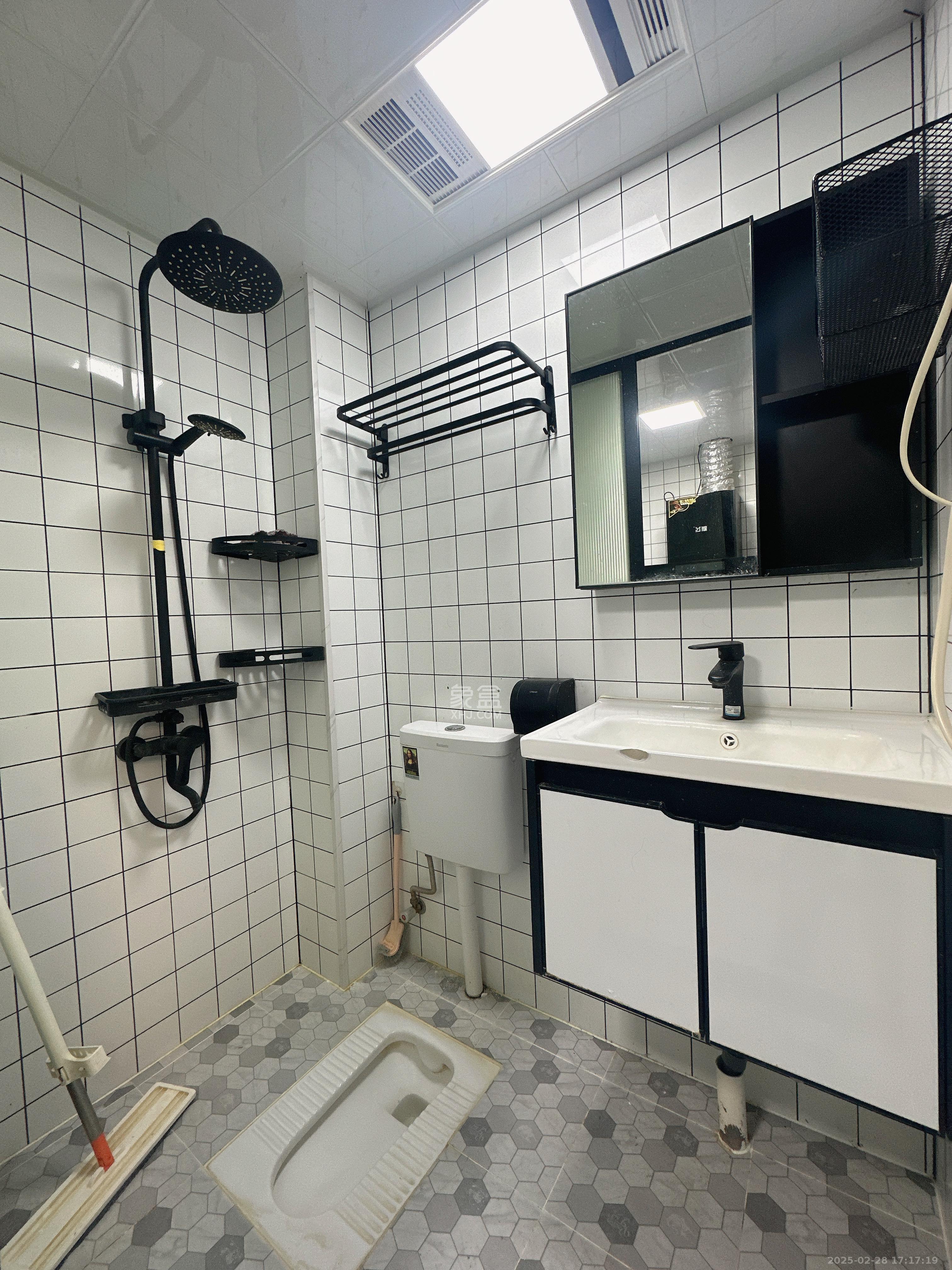 和悦城(蟠龙景苑)  1室1厅1卫    1400.0元/月室内图