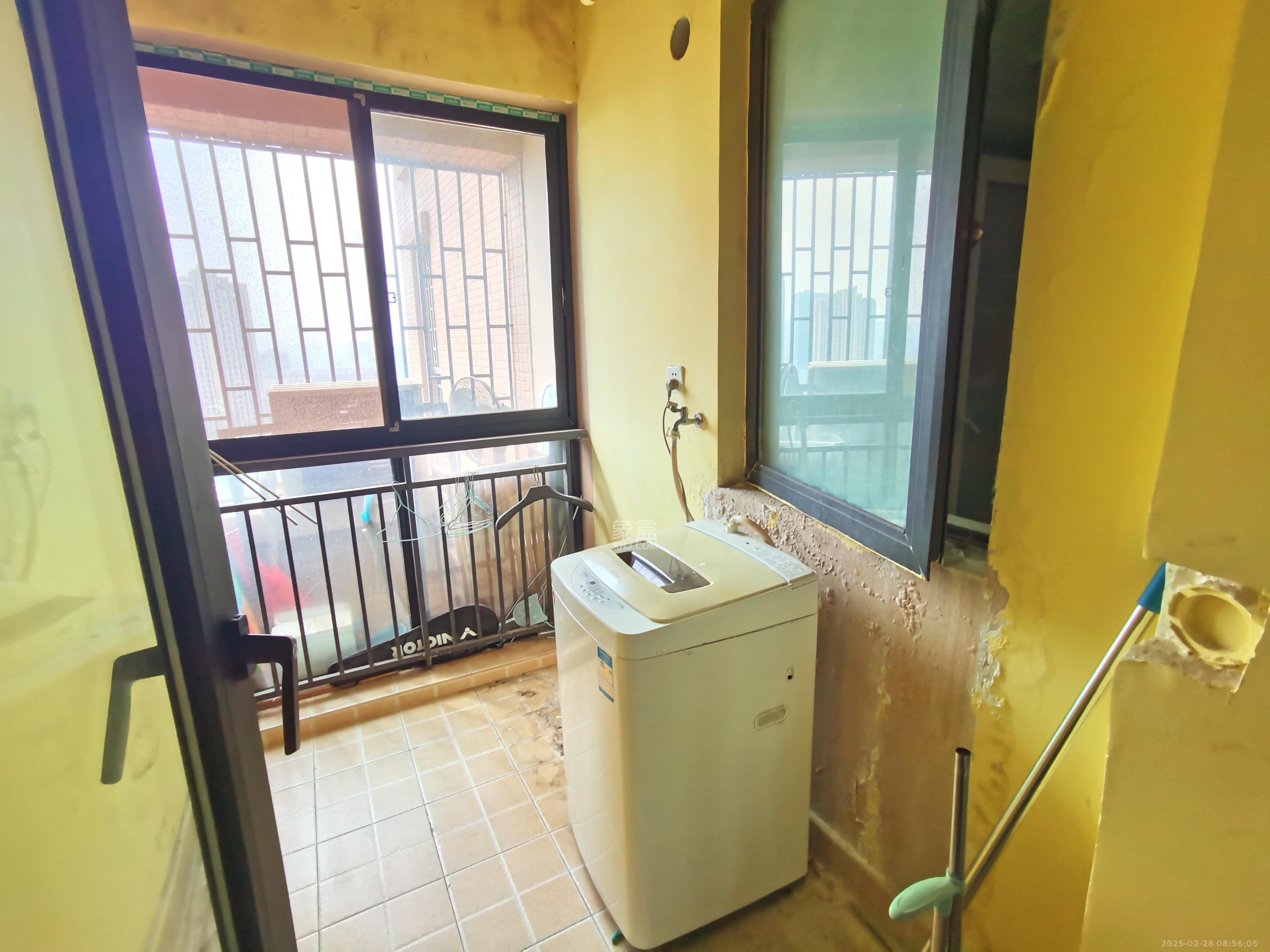 三一街区  3室2厅1卫   1500.00元/月室内图