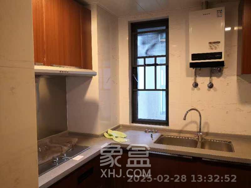 万科城  1室2厅1卫   2500.00元/月室内图