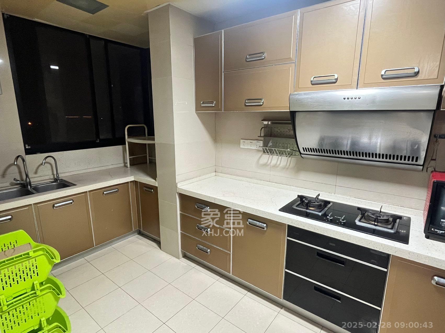 藏珑湖上国际花园 3室2厅2卫 3700.0元/月 藏珑湖上国际花园 3室2厅2卫 3700.0元/月室内图