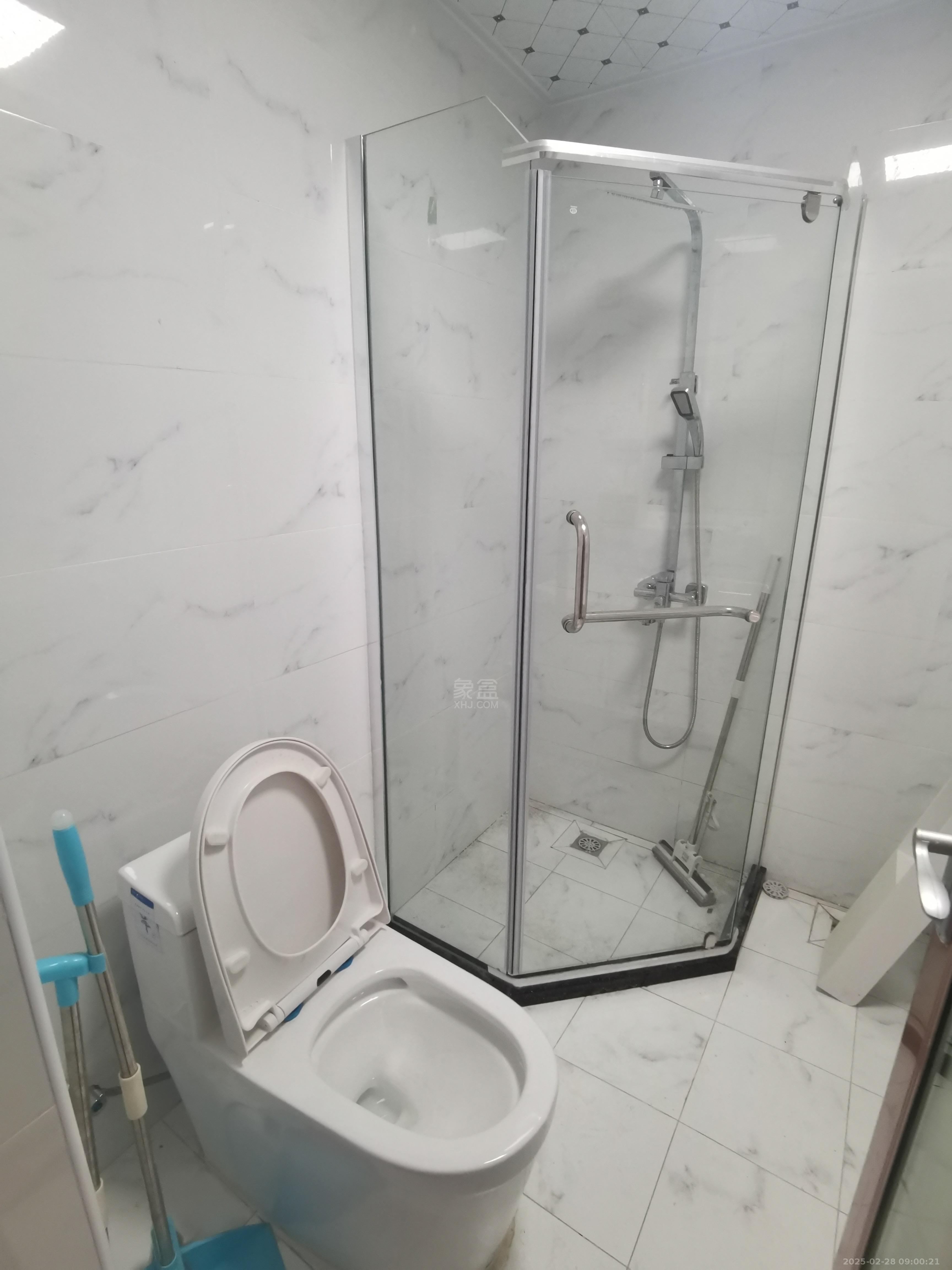 东城商业广场(东成)  1室1厅1卫    1100.0元/月 东城商业广场(东成)  1室1厅1卫    1100.0元/月室内图