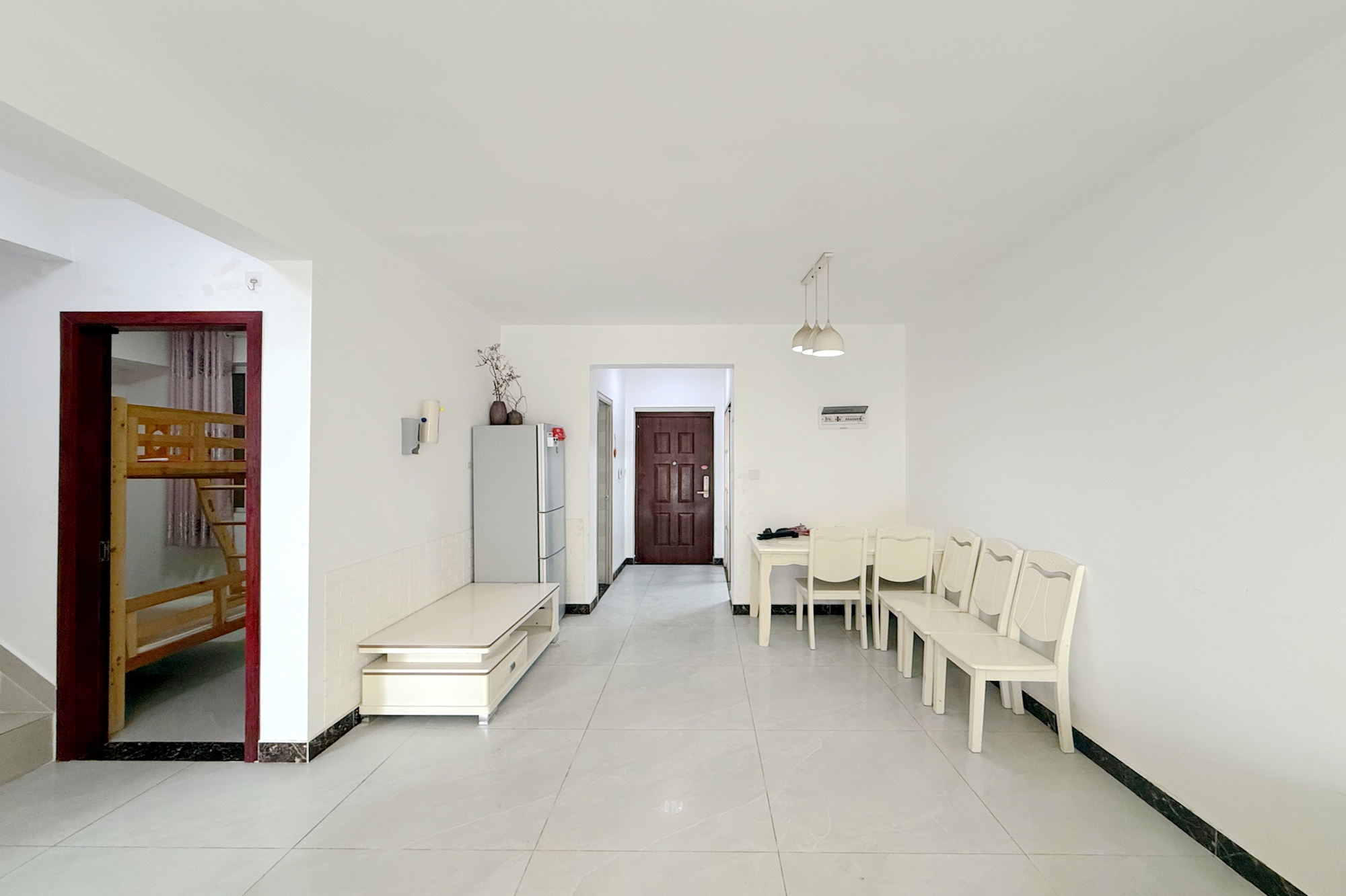 新城国际花都 3室2厅2卫 74.0万 新城国际花都 3室2厅2卫 74.0万客厅