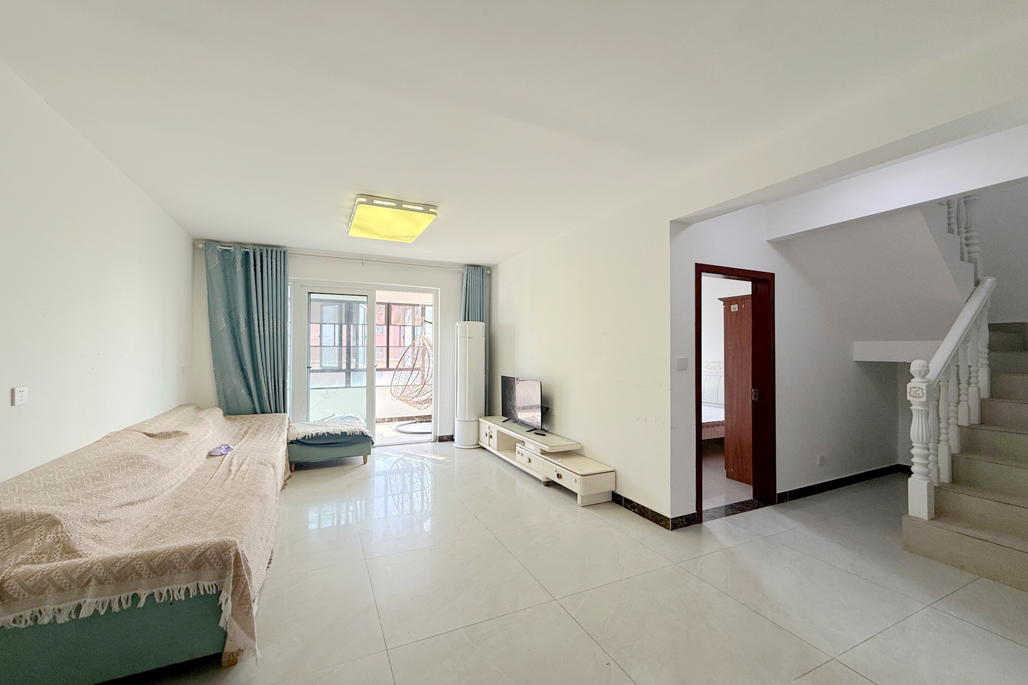 新城国际花都 3室2厅2卫 74.0万 新城国际花都 3室2厅2卫 74.0万客厅