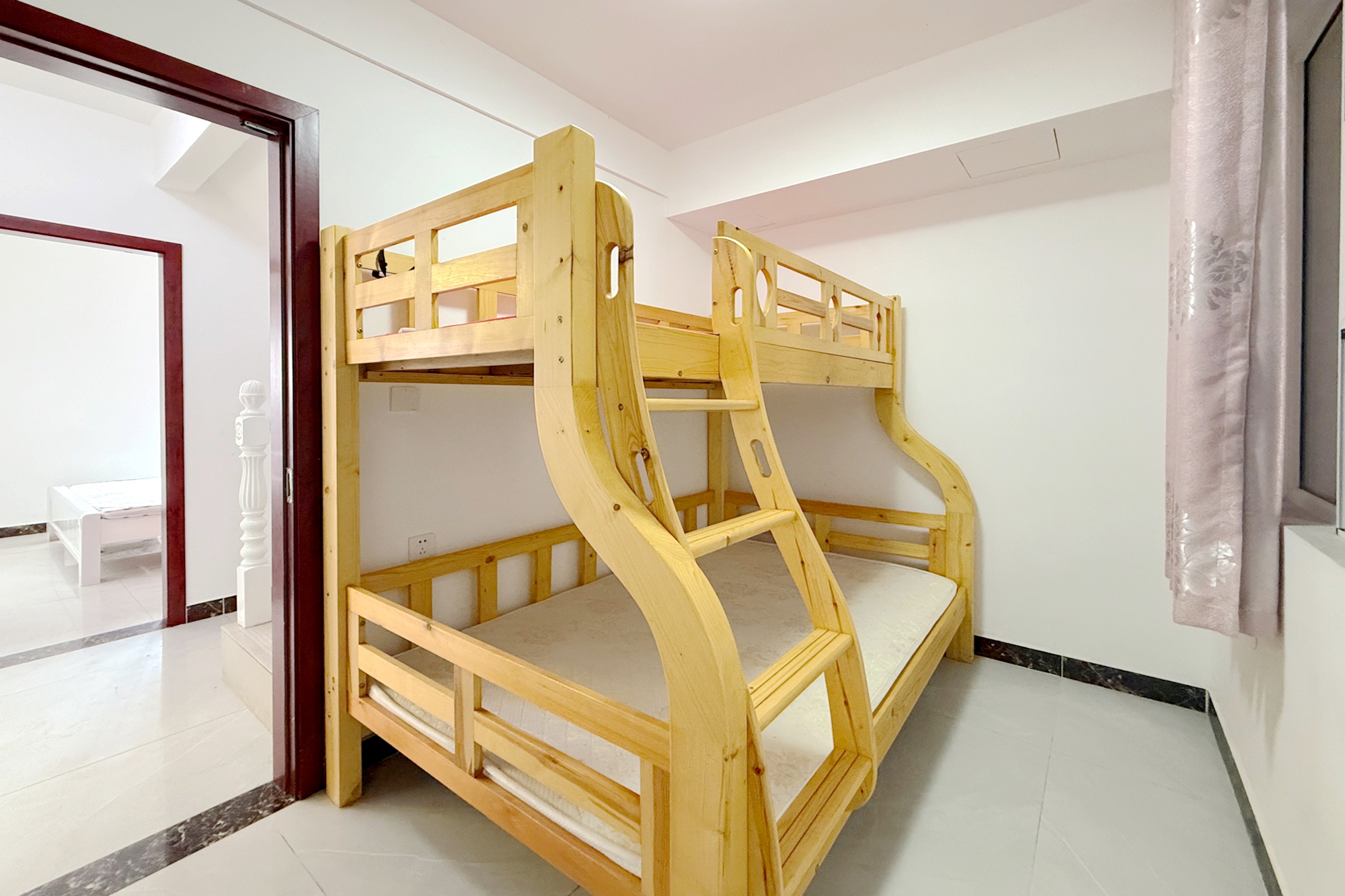 新城国际花都 3室2厅2卫 74.0万 新城国际花都 3室2厅2卫 74.0万卧室