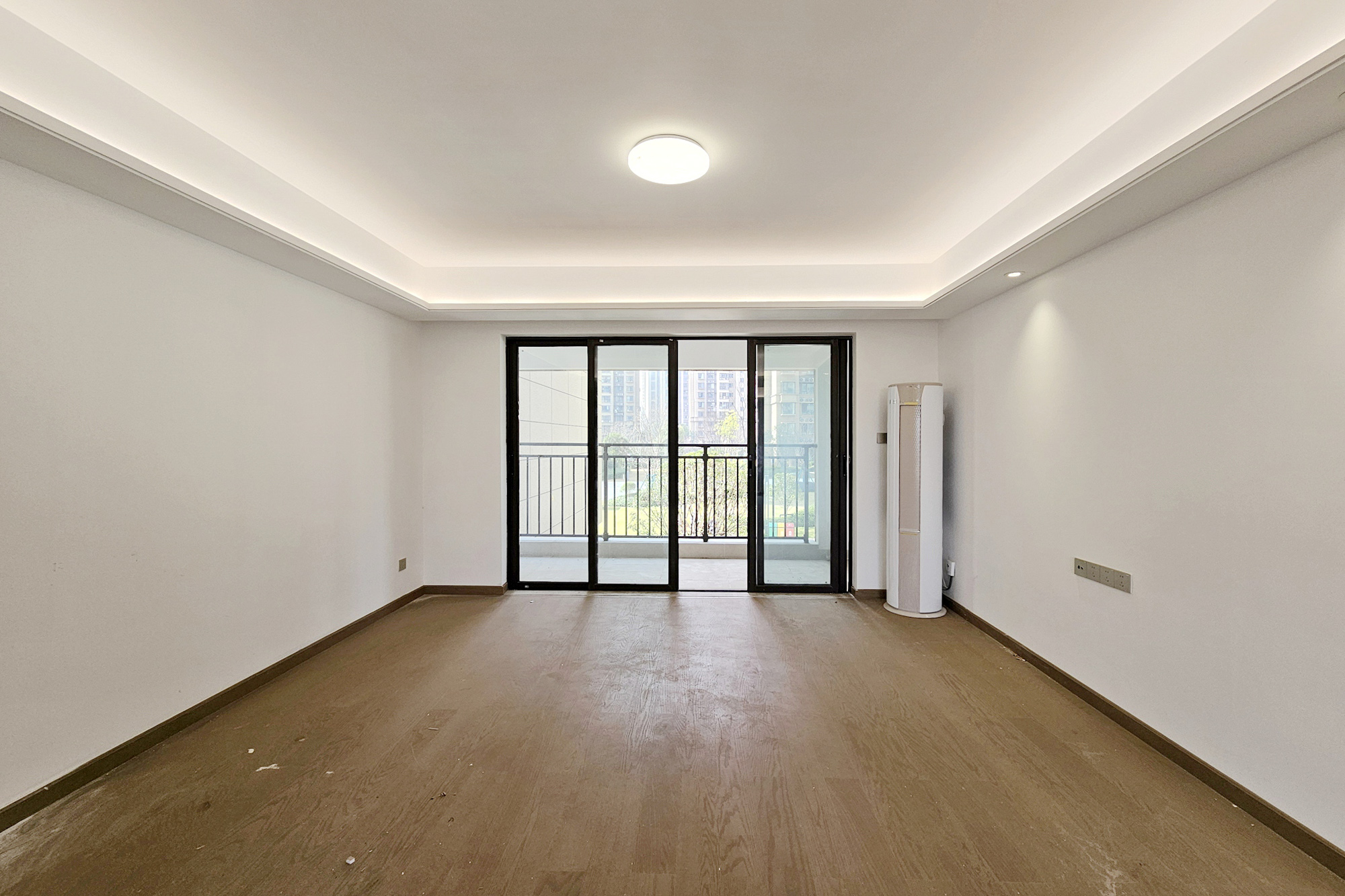 阳光城尚东湾青柠园 4室2厅2卫 135.0万 阳光城尚东湾青柠园 4室2厅2卫 135.0万客厅