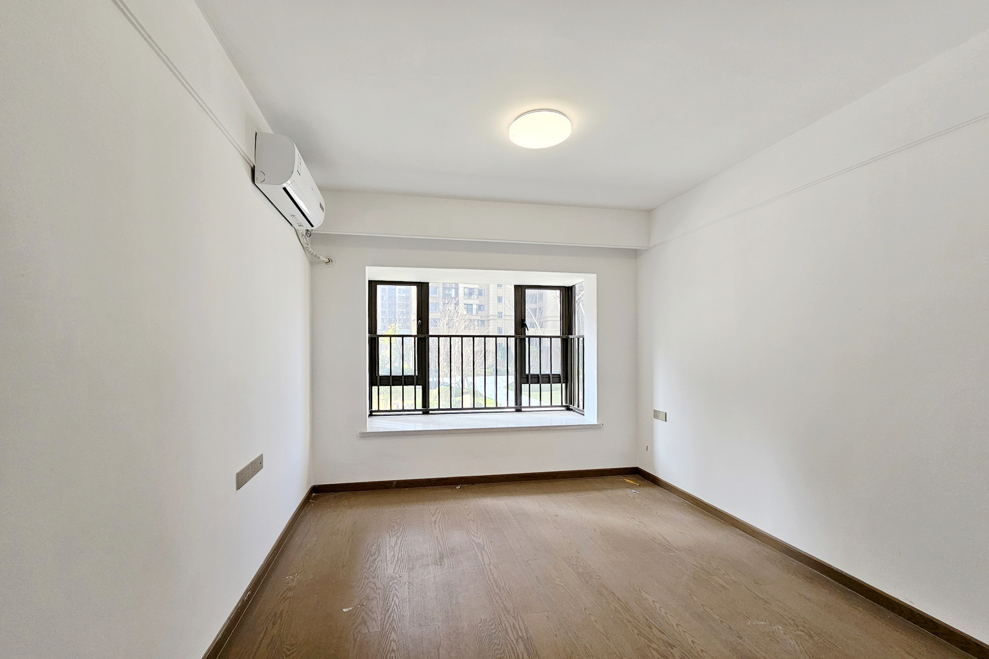 阳光城尚东湾青柠园 4室2厅2卫 135.0万 阳光城尚东湾青柠园 4室2厅2卫 135.0万卧室