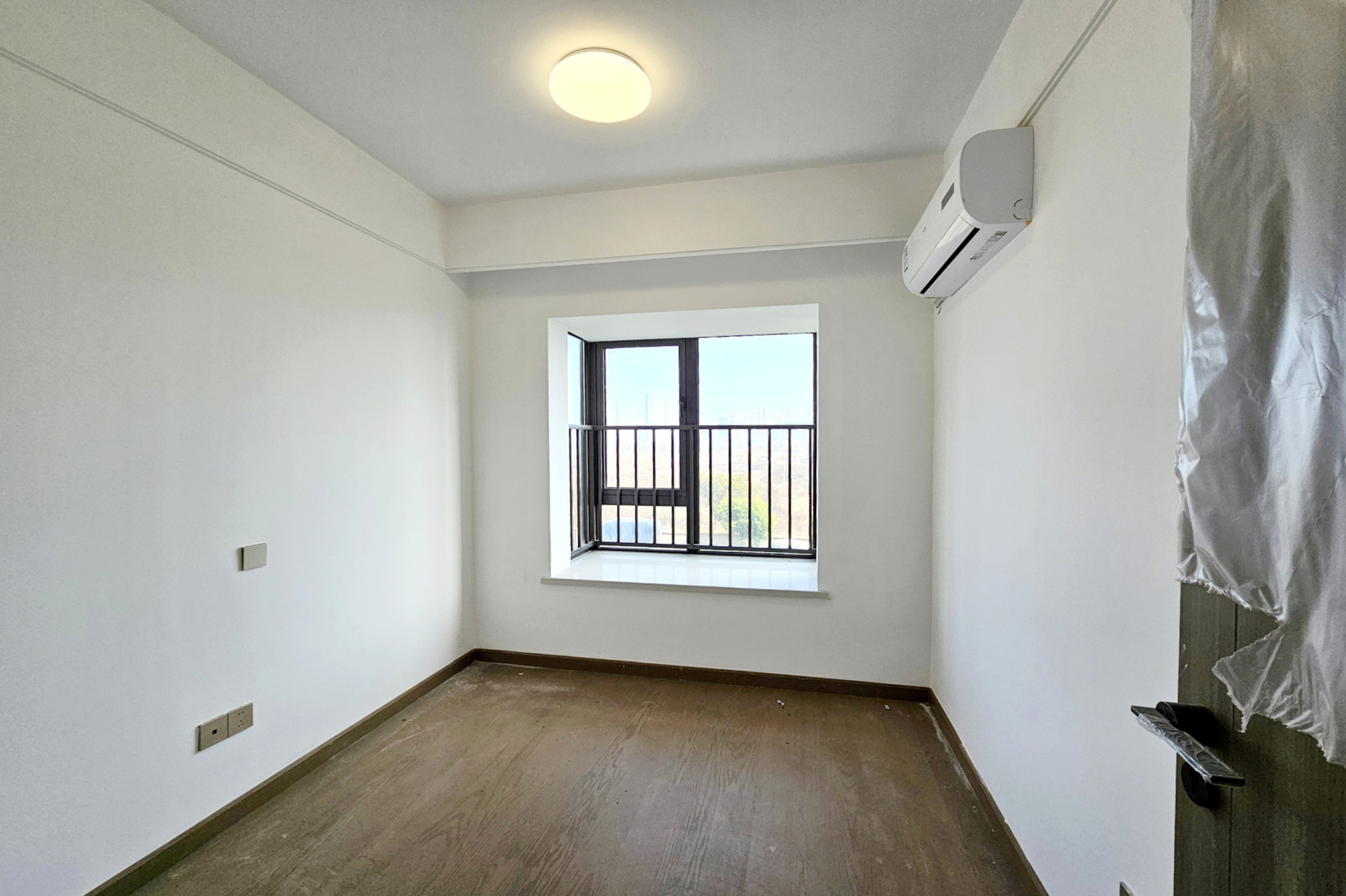 阳光城尚东湾青柠园 4室2厅2卫 135.0万 阳光城尚东湾青柠园 4室2厅2卫 135.0万卧室