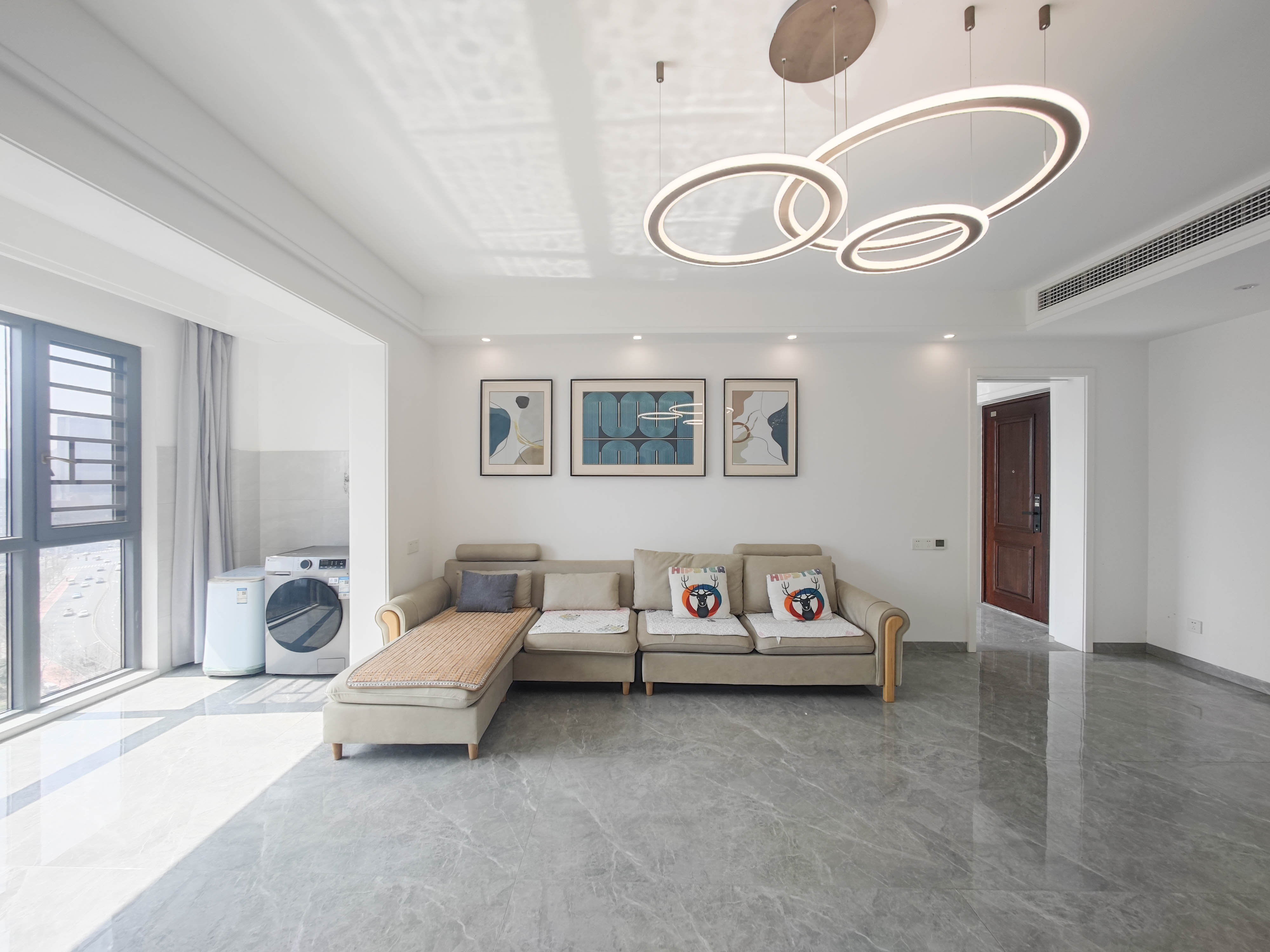 清溪川九号 4室2厅3卫 252.0万 清溪川九号 4室2厅3卫 252.0万客厅