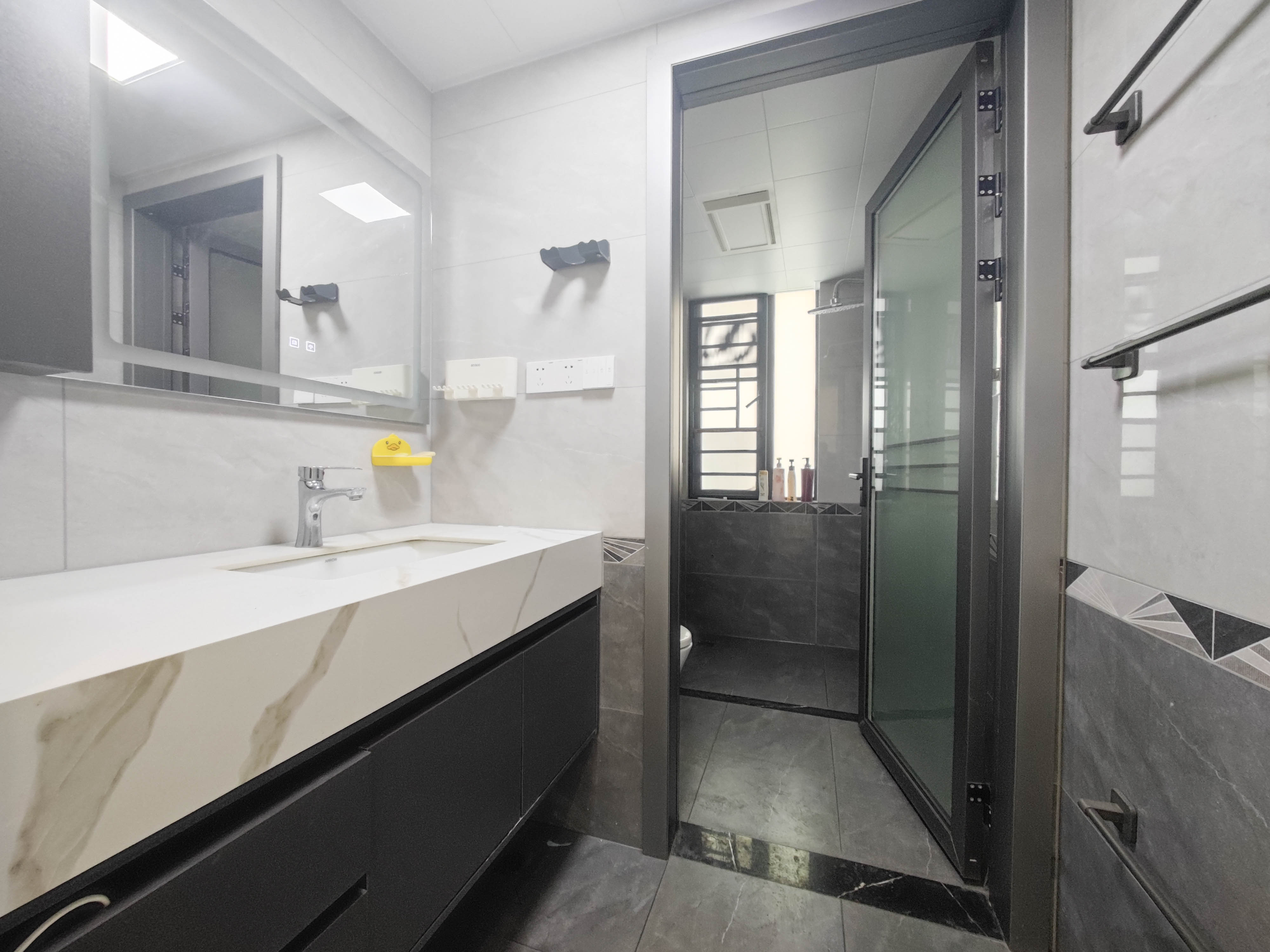 清溪川九号 4室2厅3卫 252.0万 清溪川九号 4室2厅3卫 252.0万卫生间