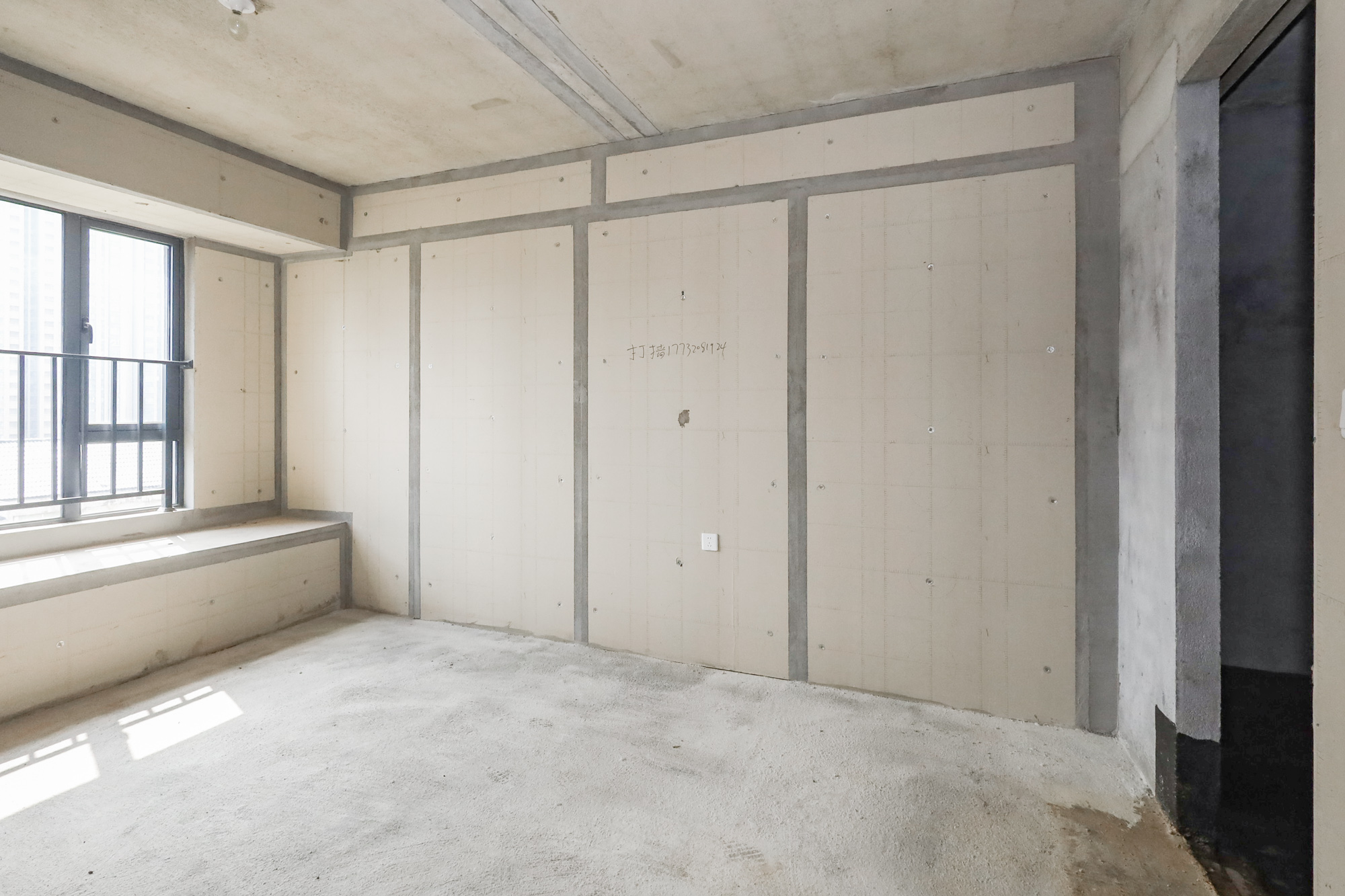 轨道中建麓江府  3室2厅2卫   165.80万卧室