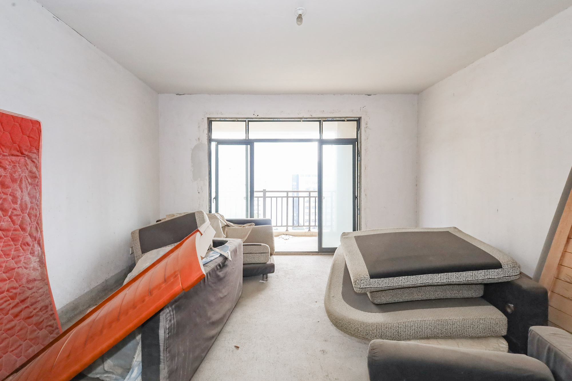 八方小区D区  4室2厅2卫    368.0万 八方小区D区  4室2厅2卫    368.0万