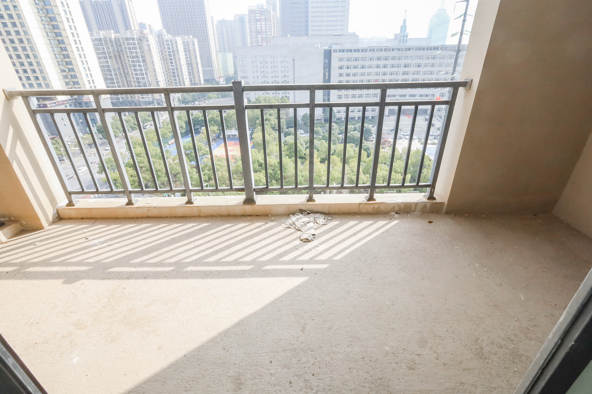 八方小区D区 4室2厅2卫 368.0万 八方小区D区 4室2厅2卫 368.0万阳台