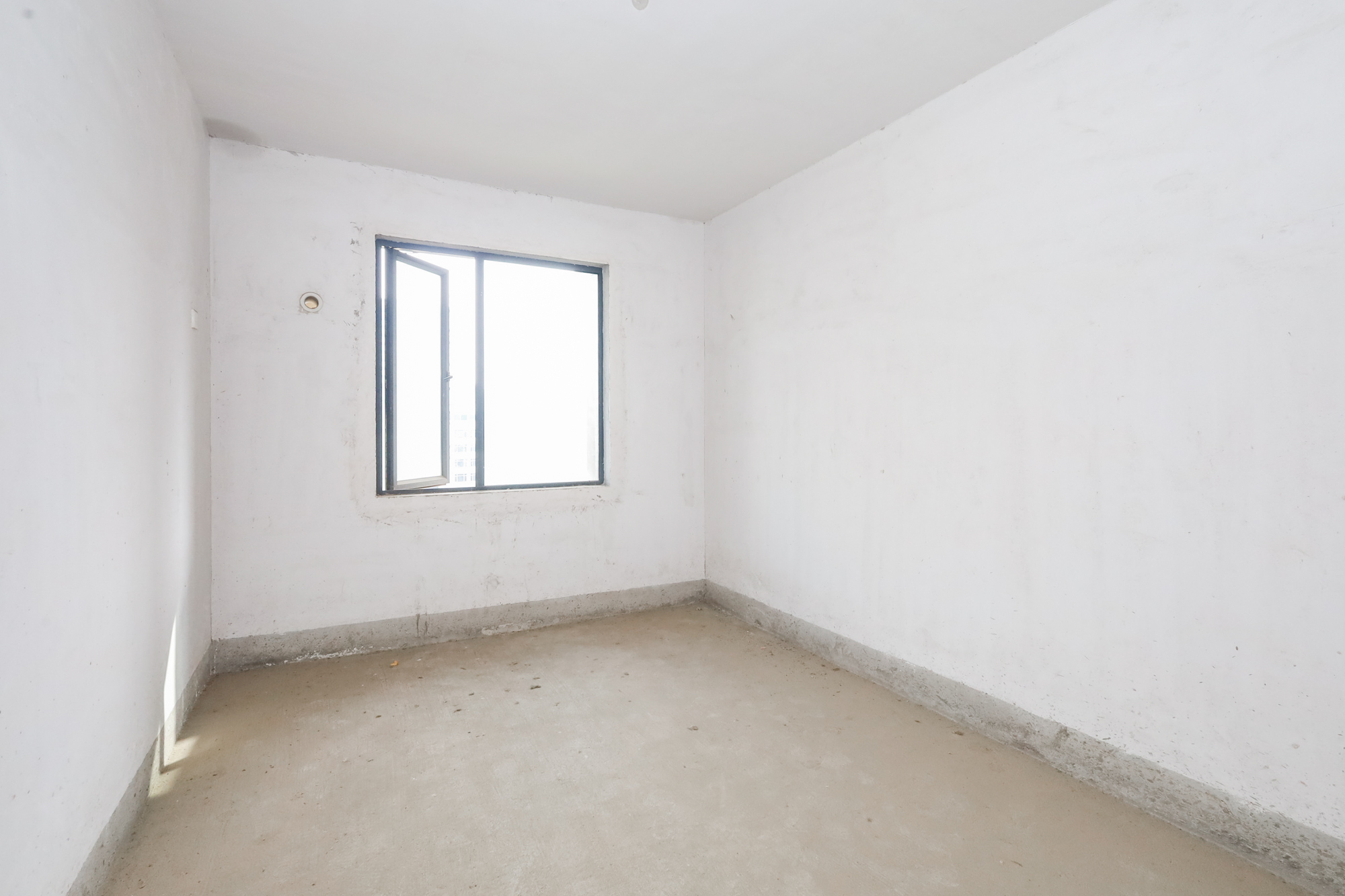 八方小区D区 4室2厅2卫 368.0万 八方小区D区 4室2厅2卫 368.0万卧室