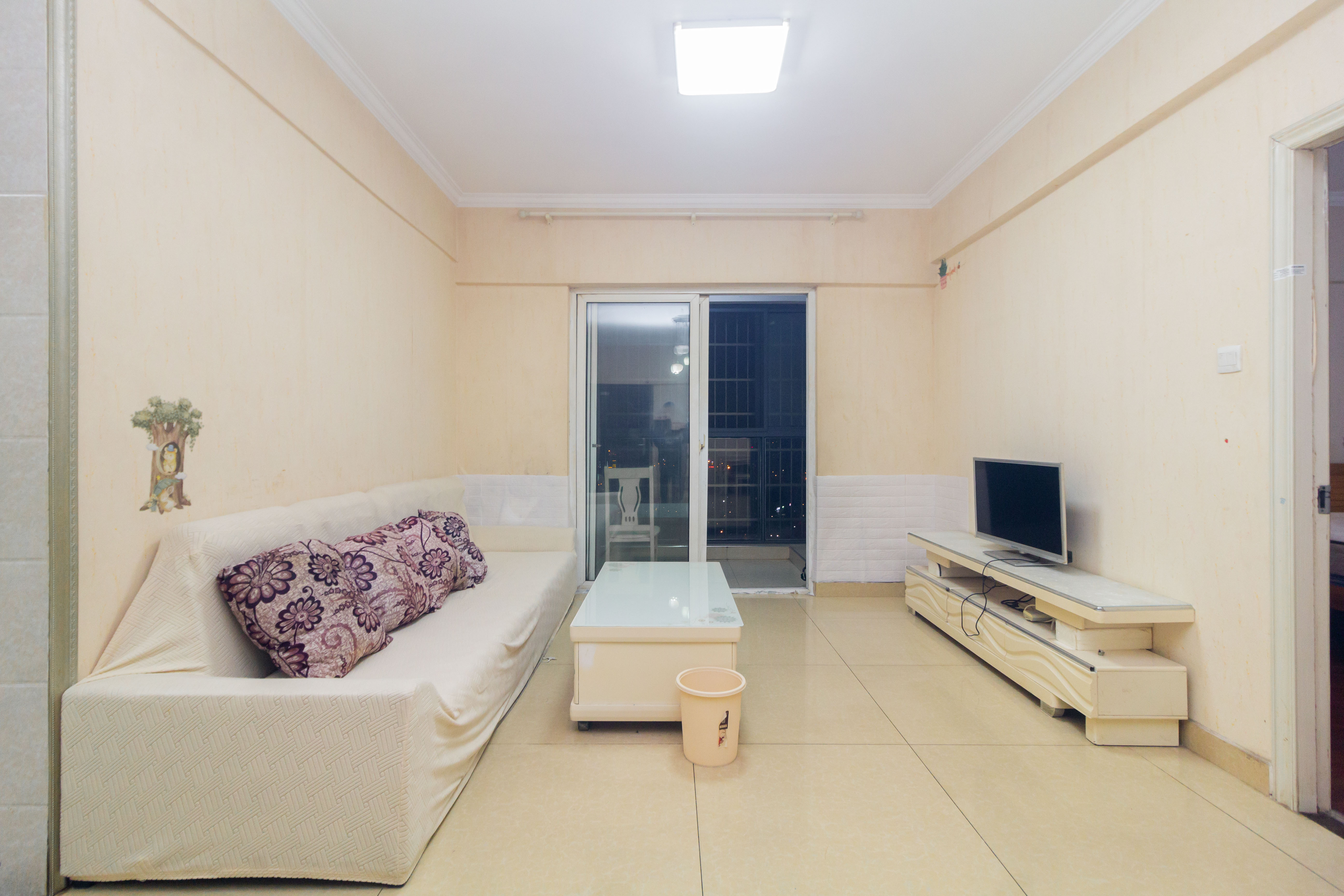 爵士湘  2室2厅1卫    33.8万 爵士湘  2室2厅1卫    33.8万客厅