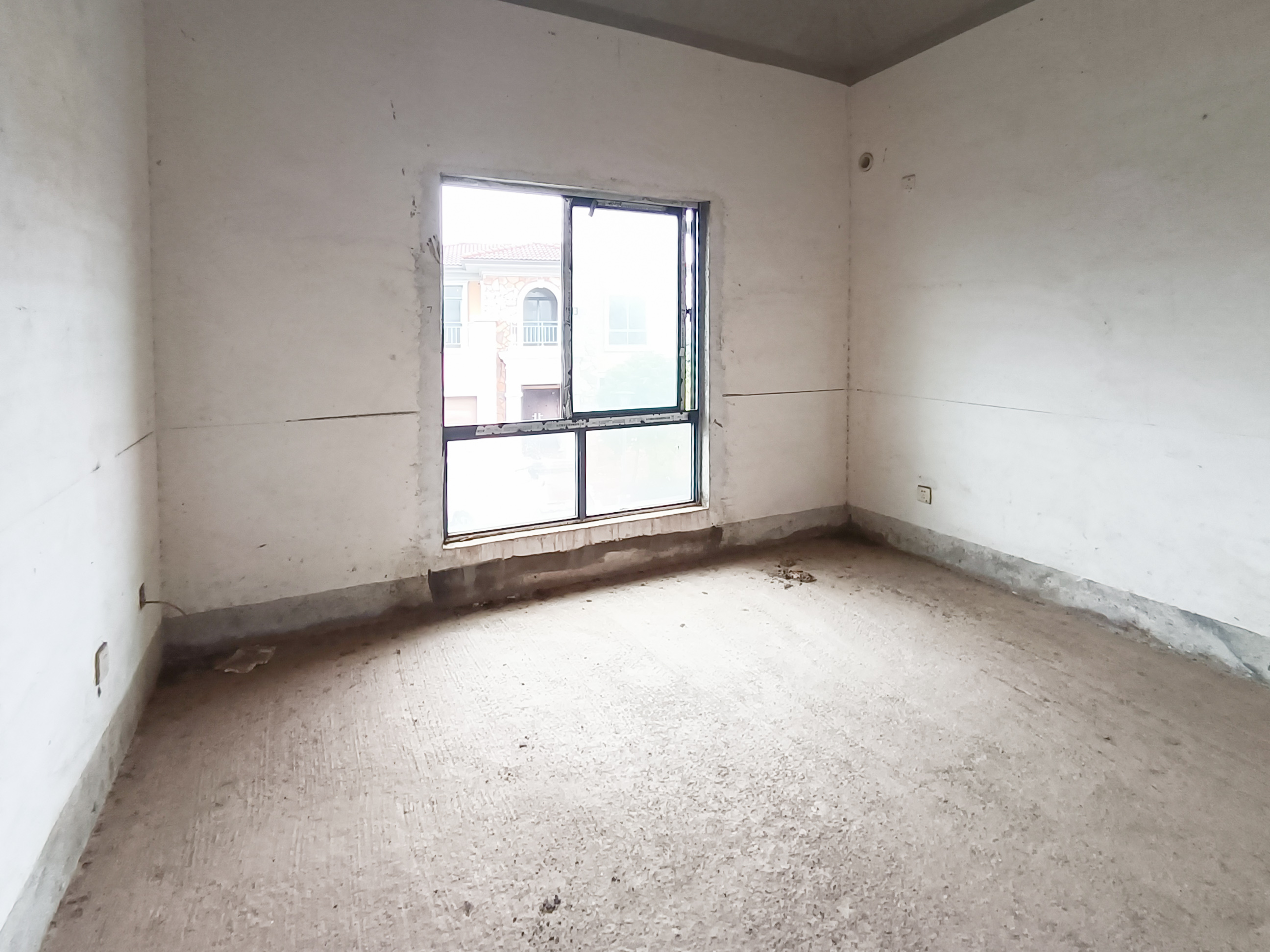 大鹏湾(黄花机场后勤基地)  6室3厅3卫    280.0万 大鹏湾(黄花机场后勤基地)  6室3厅3卫    280.0万卧室