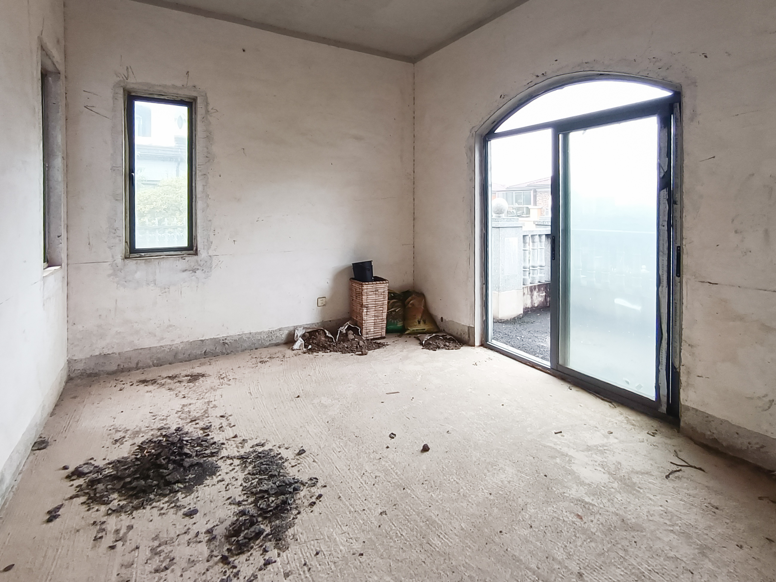 大鹏湾(黄花机场后勤基地)  6室3厅3卫    280.0万 大鹏湾(黄花机场后勤基地)  6室3厅3卫    280.0万卧室