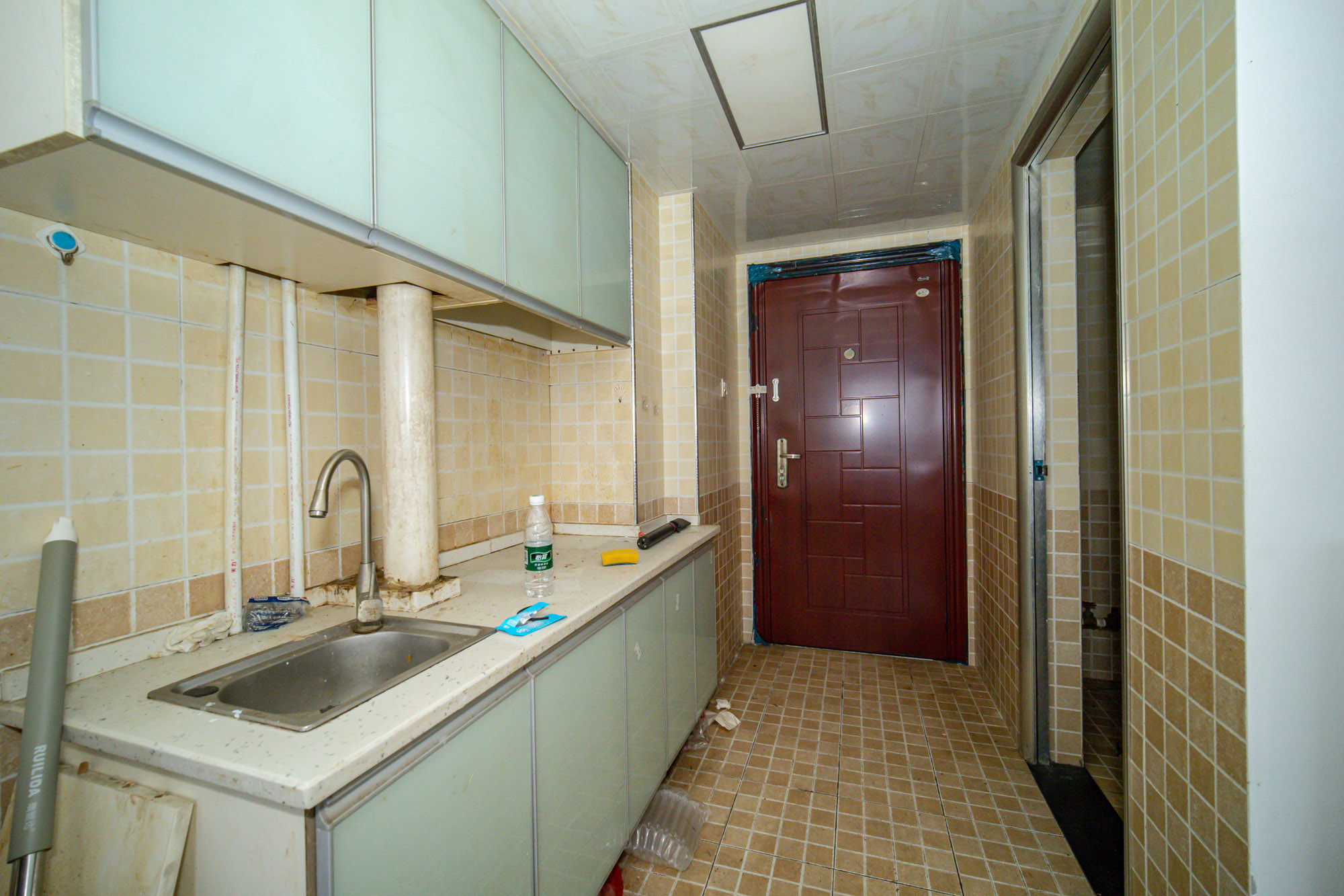 新长海广场 1室1厅1卫 13.99万 新长海广场 1室1厅1卫 13.99万厨房