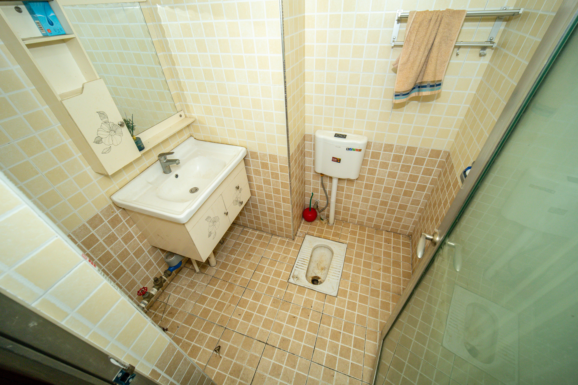 新长海广场 1室1厅1卫 13.99万 新长海广场 1室1厅1卫 13.99万卫生间