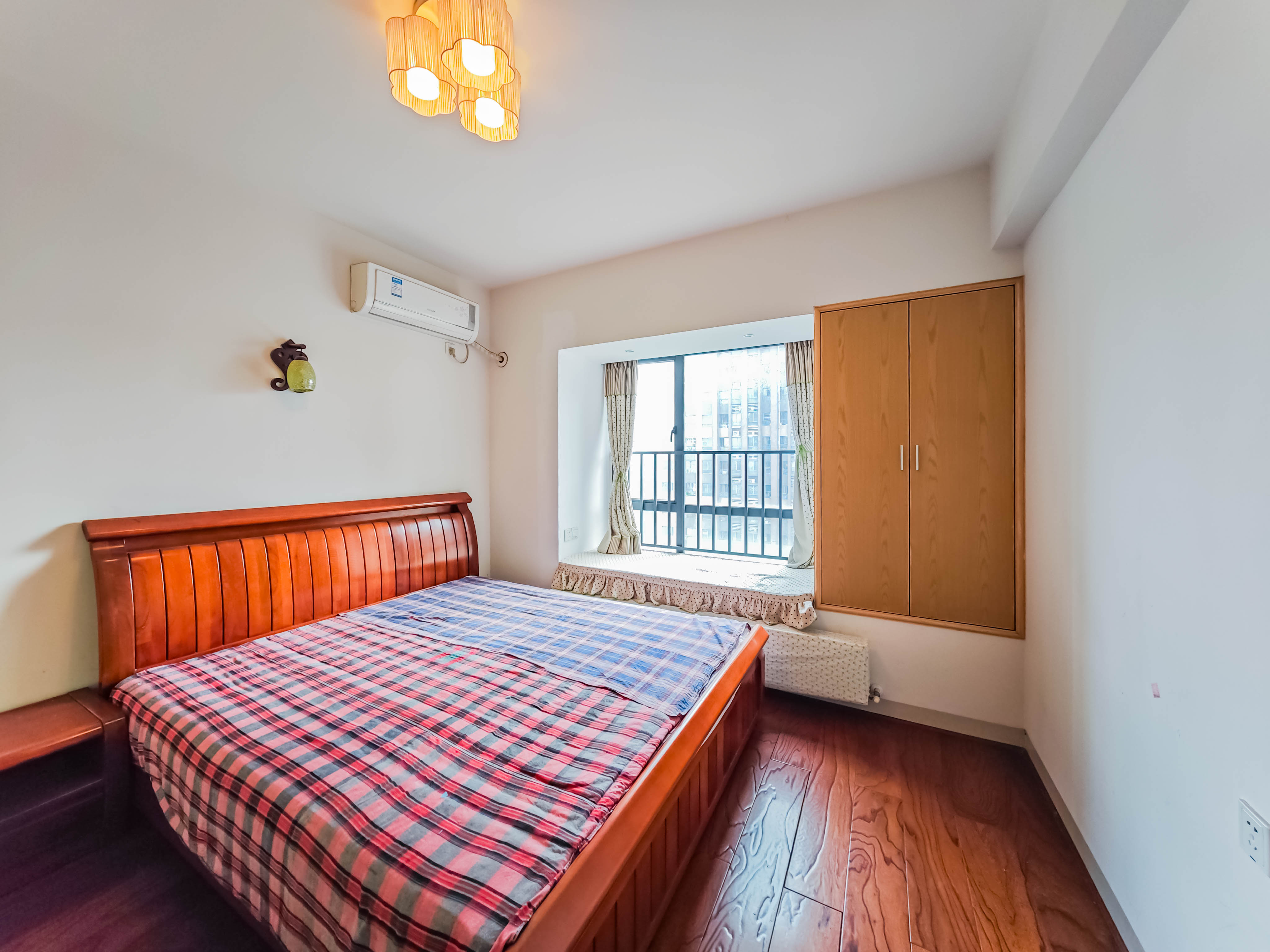 香樟兰亭(朗峰苑)  3室2厅1卫    75.0万 香樟兰亭(朗峰苑)  3室2厅1卫    75.0万卧室