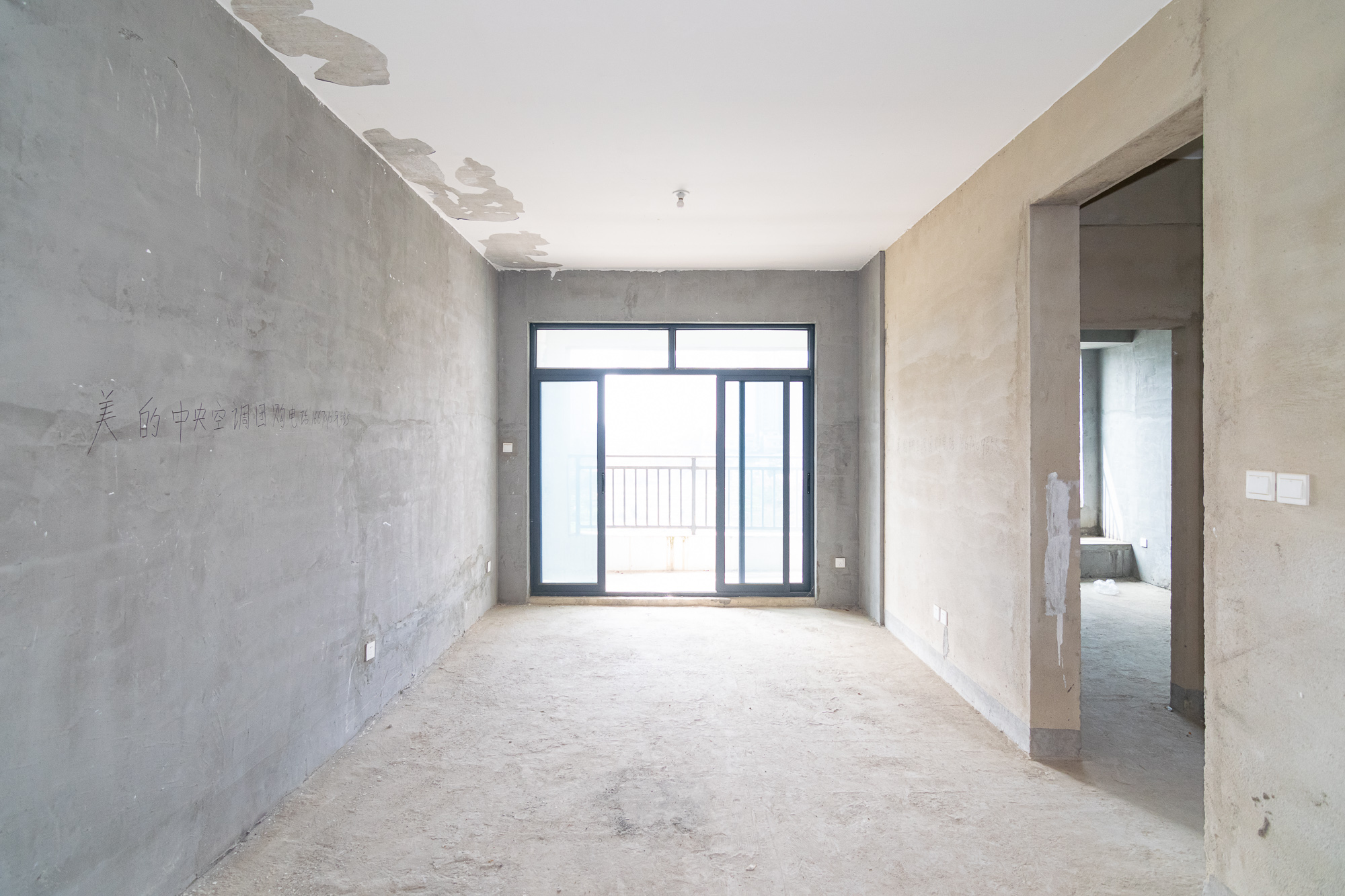 中粮鸿云 3室2厅2卫 60.0万 中粮鸿云 3室2厅2卫 60.0万客厅